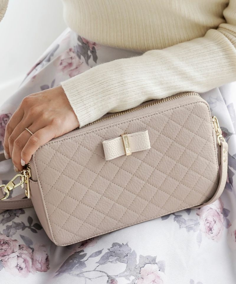 ベージュ キルティング ショルダーバッグ アンドカワイイ And Kawaii ショルダーバッグ キルティングレザー ミニ