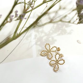 スタッズ クローバー ピアス イヤリング Studs Clover Pierce Earring