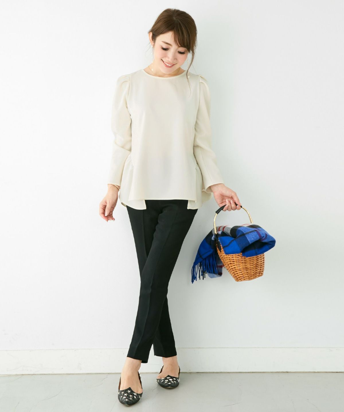 新色追加日本製手洗い可トップスレディース長袖オフィスかわいいきれいめおしゃれ春白黒アンチピリングジョイントスペース