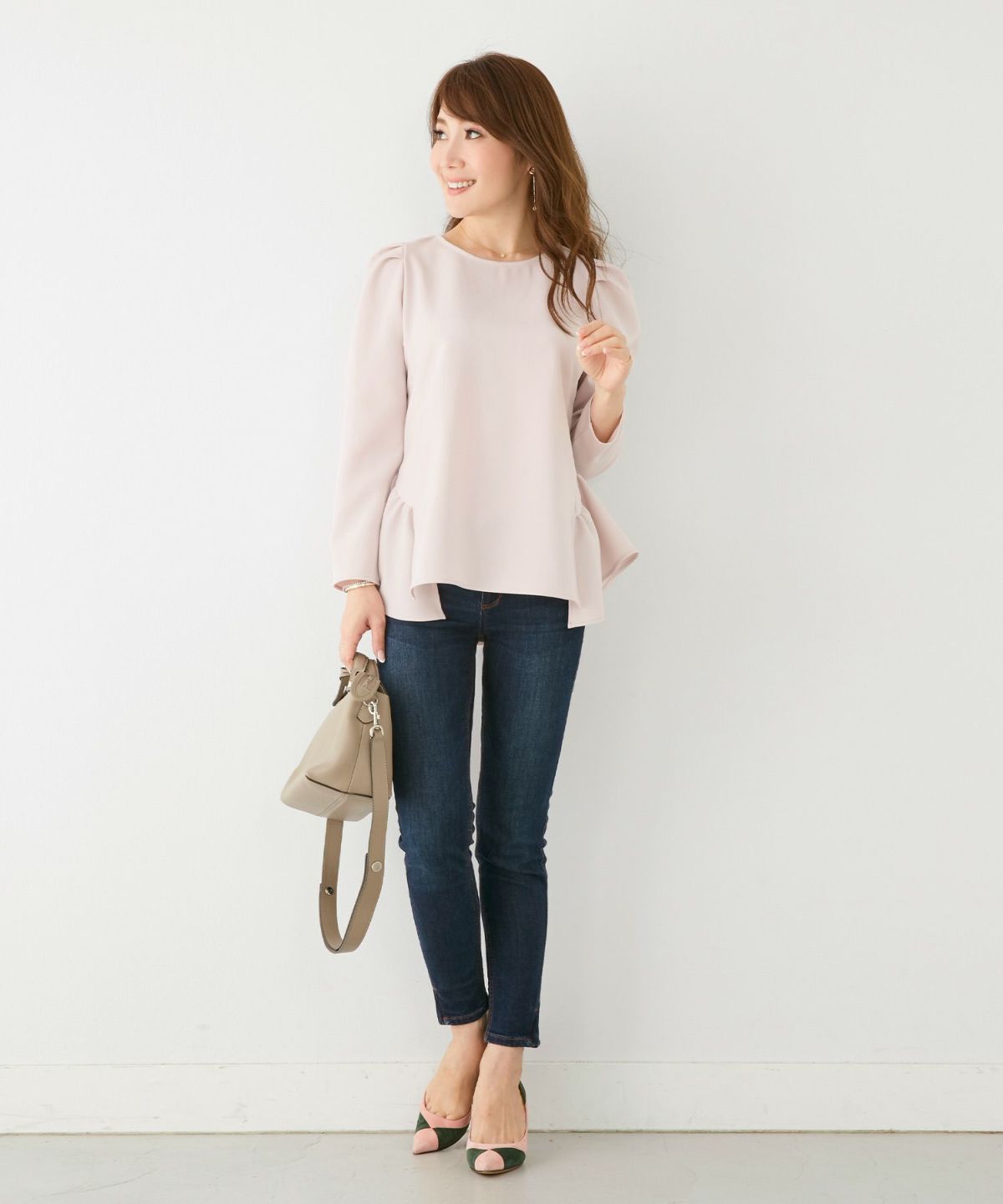 新色追加日本製手洗い可トップスレディース長袖オフィスかわいいきれいめおしゃれ春白黒アンチピリングジョイントスペース