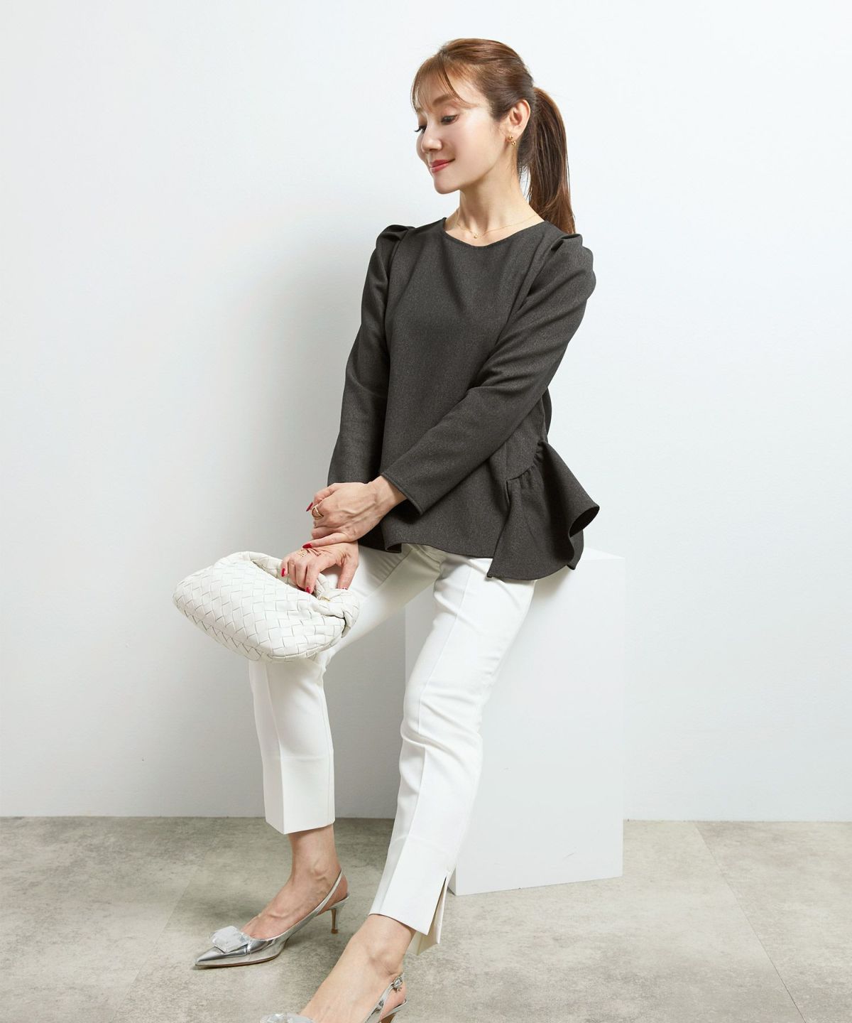 新色追加日本製手洗い可トップスレディース長袖オフィスかわいいきれいめおしゃれ春白黒アンチピリングジョイントスペース