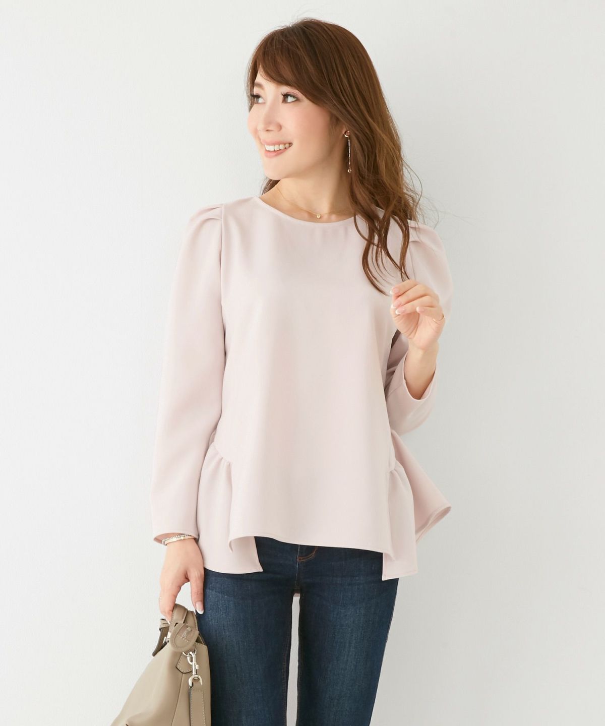 新色追加日本製手洗い可トップスレディース長袖オフィスかわいいきれいめおしゃれ春白黒アンチピリングジョイントスペース