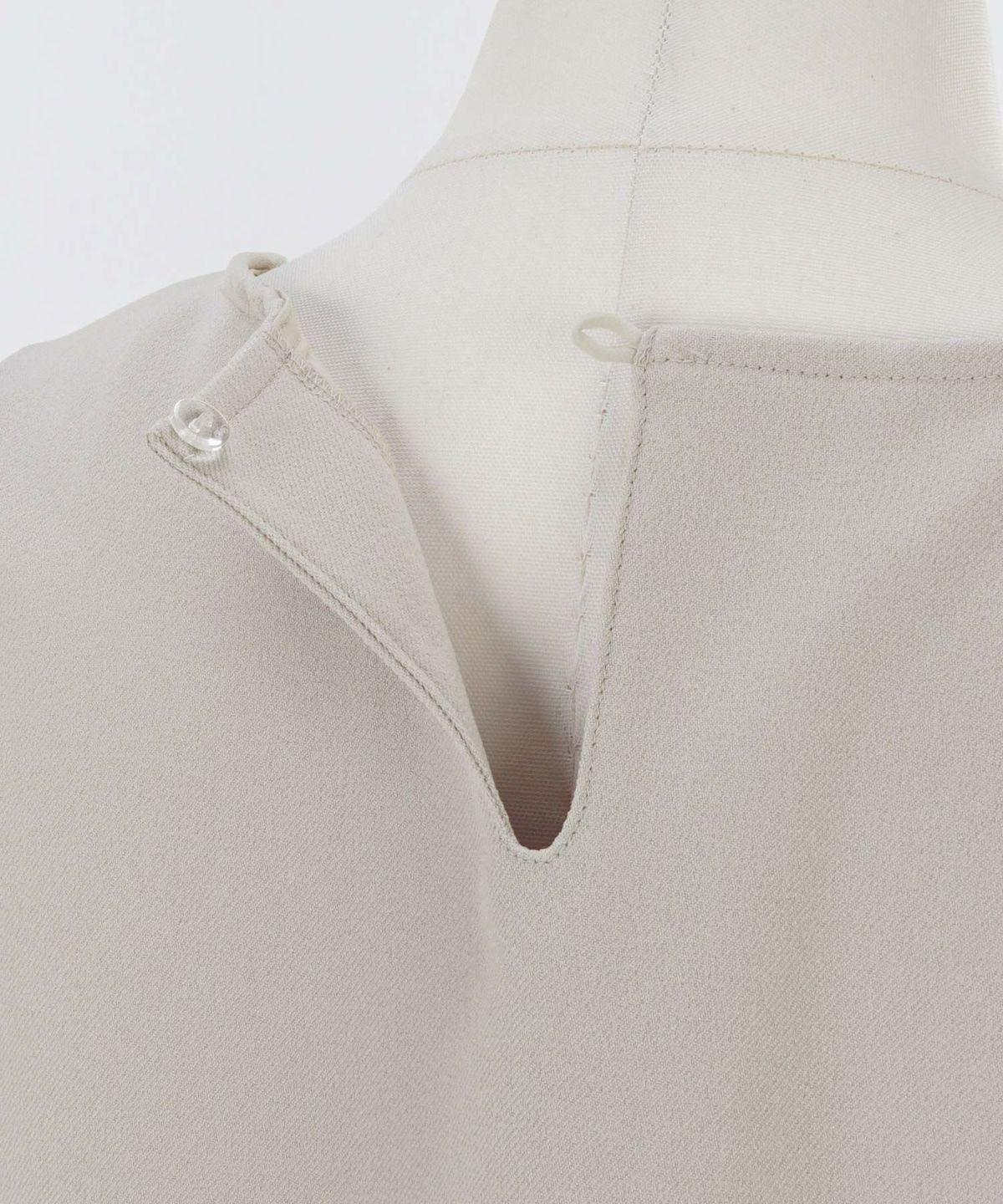 新色追加日本製手洗い可トップスレディース長袖オフィスかわいいきれいめおしゃれ春白黒アンチピリングジョイントスペース