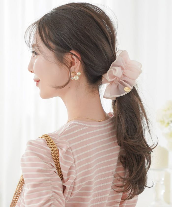 ヘアアクセサリー/ビッグシュシュ/オーガンジー/メロー/ヘアアレンジ/ヘアゴム/トレンド/可愛い/チャーム付き/プレゼント/ギフト/韓国/上品/大人/フェミニン/デート/ピンク/サックス/アイボリー/オフホワイト/クリーム/ストロベリーミルク/グレイッシュブルー