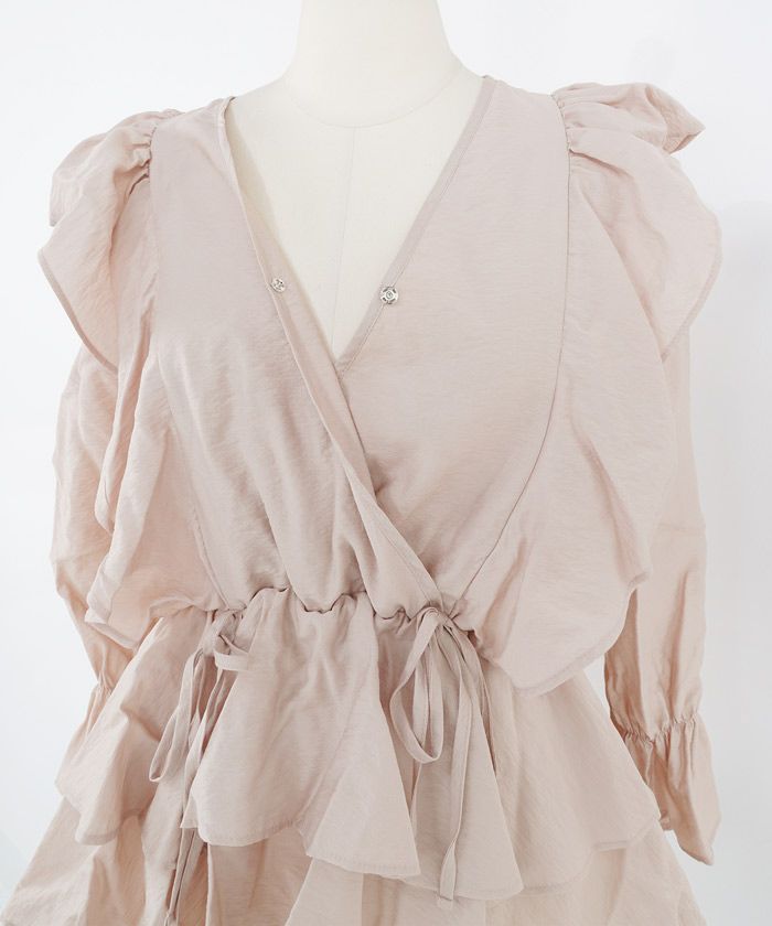 レディース/トップス/ブラウス/フォルダーフリル/ウエストフリル/ホワイト/ピンク/薄手/ウエストゴム/袖口ゴム/8分/7分/大人可愛い/フェミニン/春/夏/ペプラム/キャンディースリーブ/裾フリル/リボン/Vネック