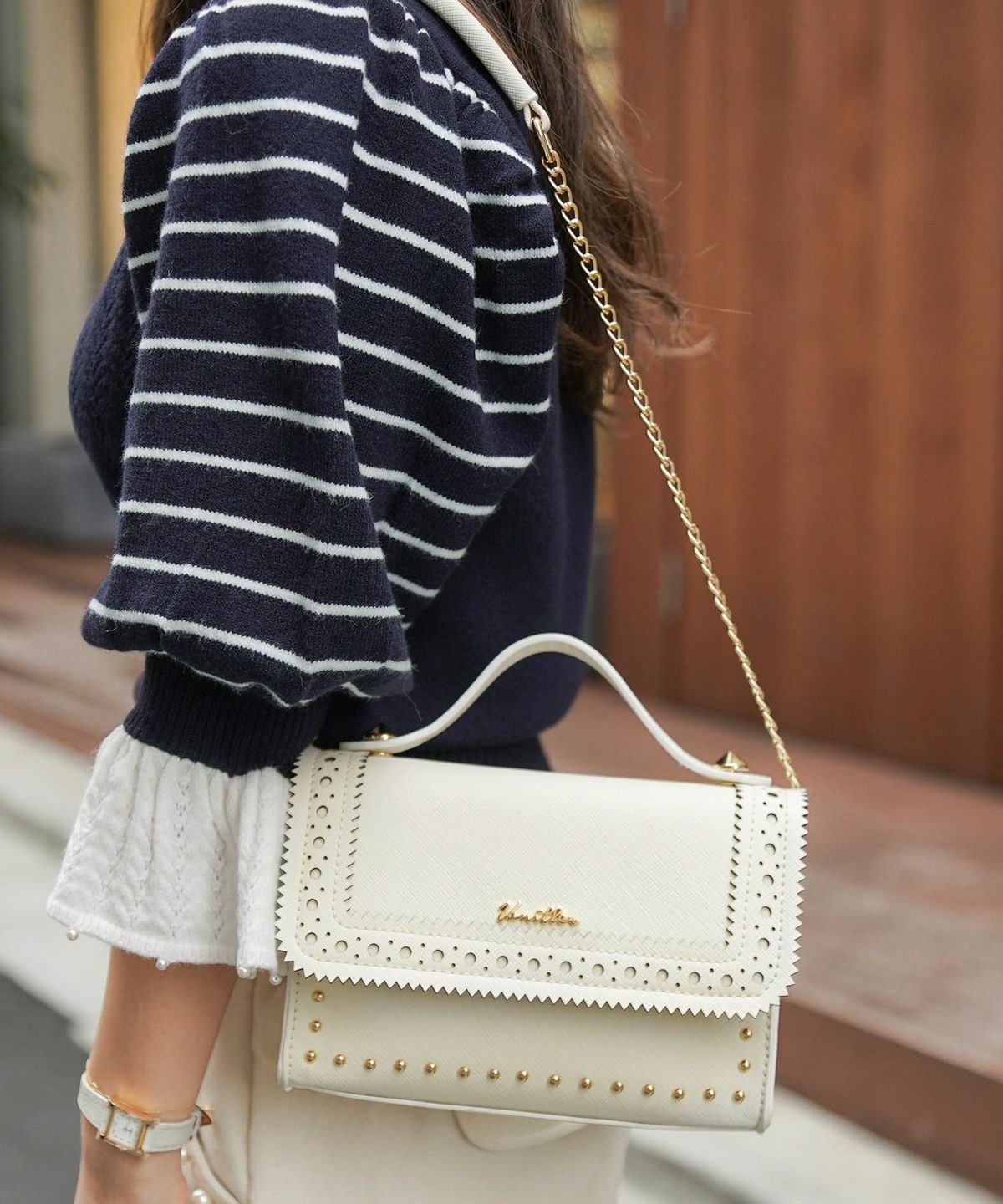 レディース/バッグ/鞄/カバン/ショルダーバッグ/ハンドバッグ/スタッズ/ゴールド/ポケット/アイボリー/ブラウン/アイレット/ストライプ取り外し可/小さめ/斜めがけ