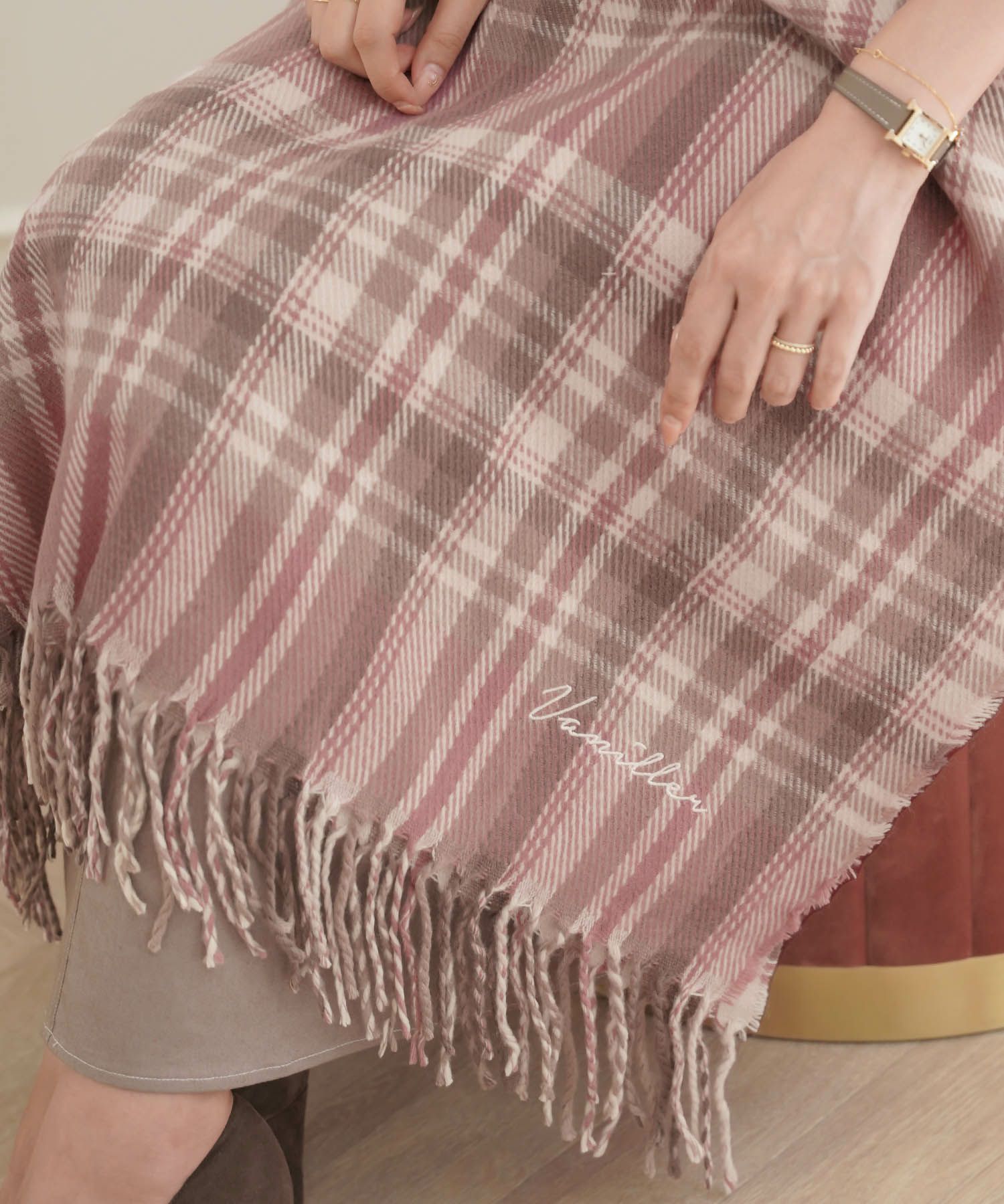 ストール/マフラー/チェック柄/タータンチェック/冬/刺繍/ロゴ/ピンク/ブラウン/キャメル/グレー/アイボリー