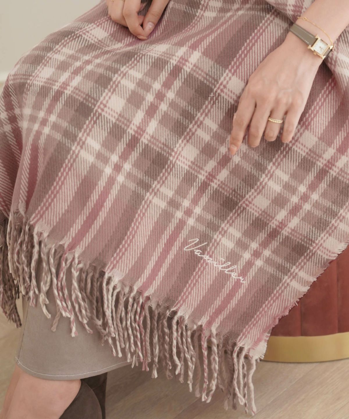 ストール/マフラー/チェック柄/タータンチェック/冬/刺繍/ロゴ/ピンク/ブラウン/キャメル/グレー/アイボリー