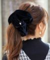レディース/ヘアアクセ/ビッグシュシュ/bigシュシュ/big/アクセサリー/ヘアアクセサリー/雑貨/シュシュ/ベロア/ヘアアレンジ/モカ/ブラウン/ブラック/黒/ヘアゴム/トレンド/可愛い/チャーム付き/プレゼント/ギフト/韓国/高見え/高級感/秋/冬/AW/華やか
