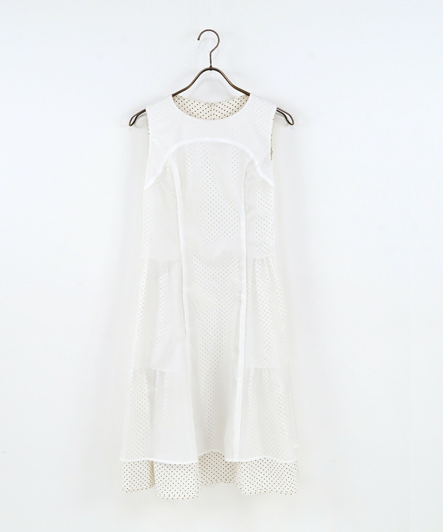 プリマシェレル/PrimaScherrer/レディース/オフホワイト/ブラック/光沢/フリル/ティアード/フレアワンピース/Aライン/上品/エレガント/フェミニン/膝丈/ノースリーブ/ピンドット/ティアードフリル/光沢感/S/M