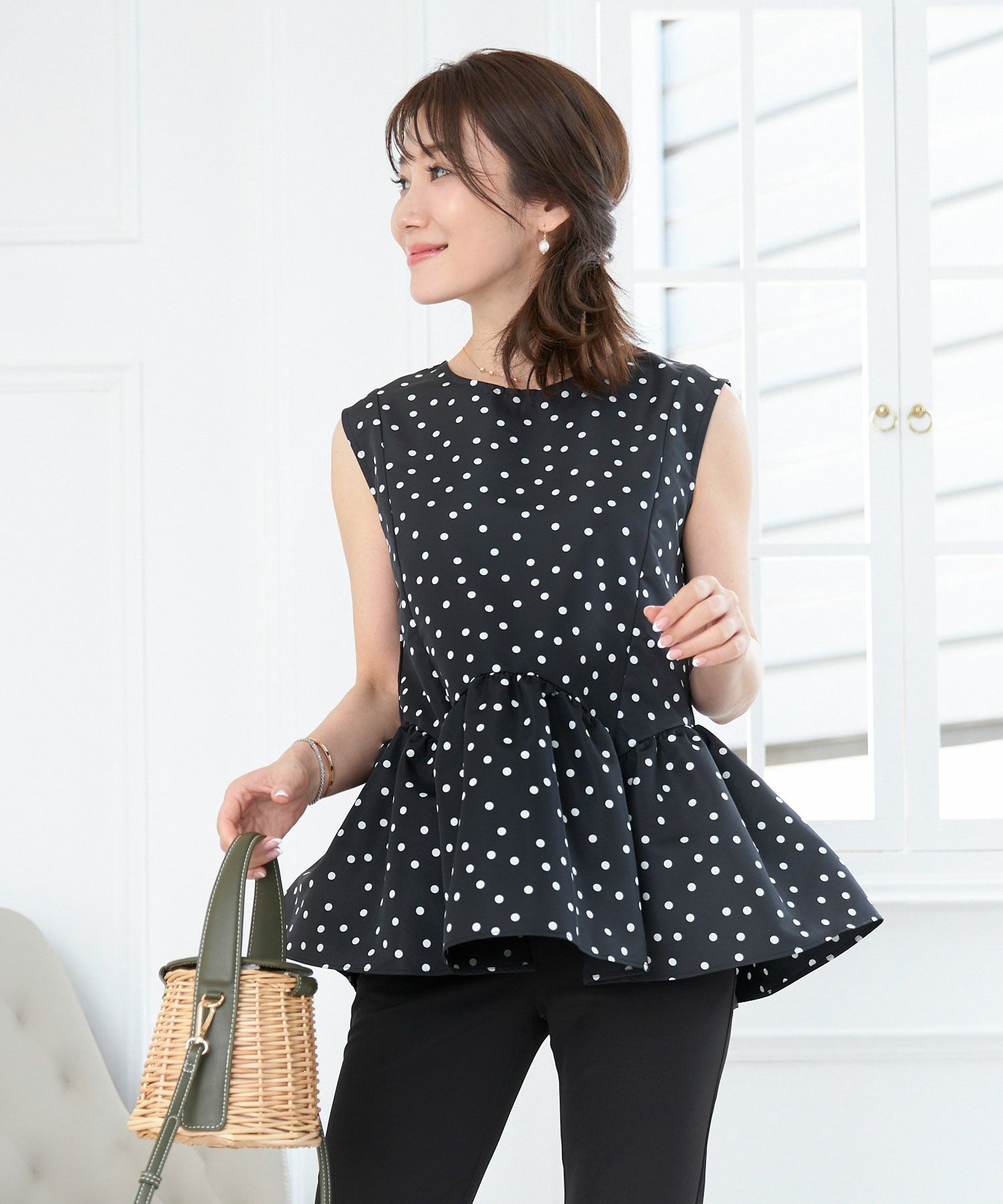 新色追加日本製ブラウスレディースオフィス無地ドット水玉おしゃれ白黒きれいめ春夏フレアエレガント可愛いジョイントスペース