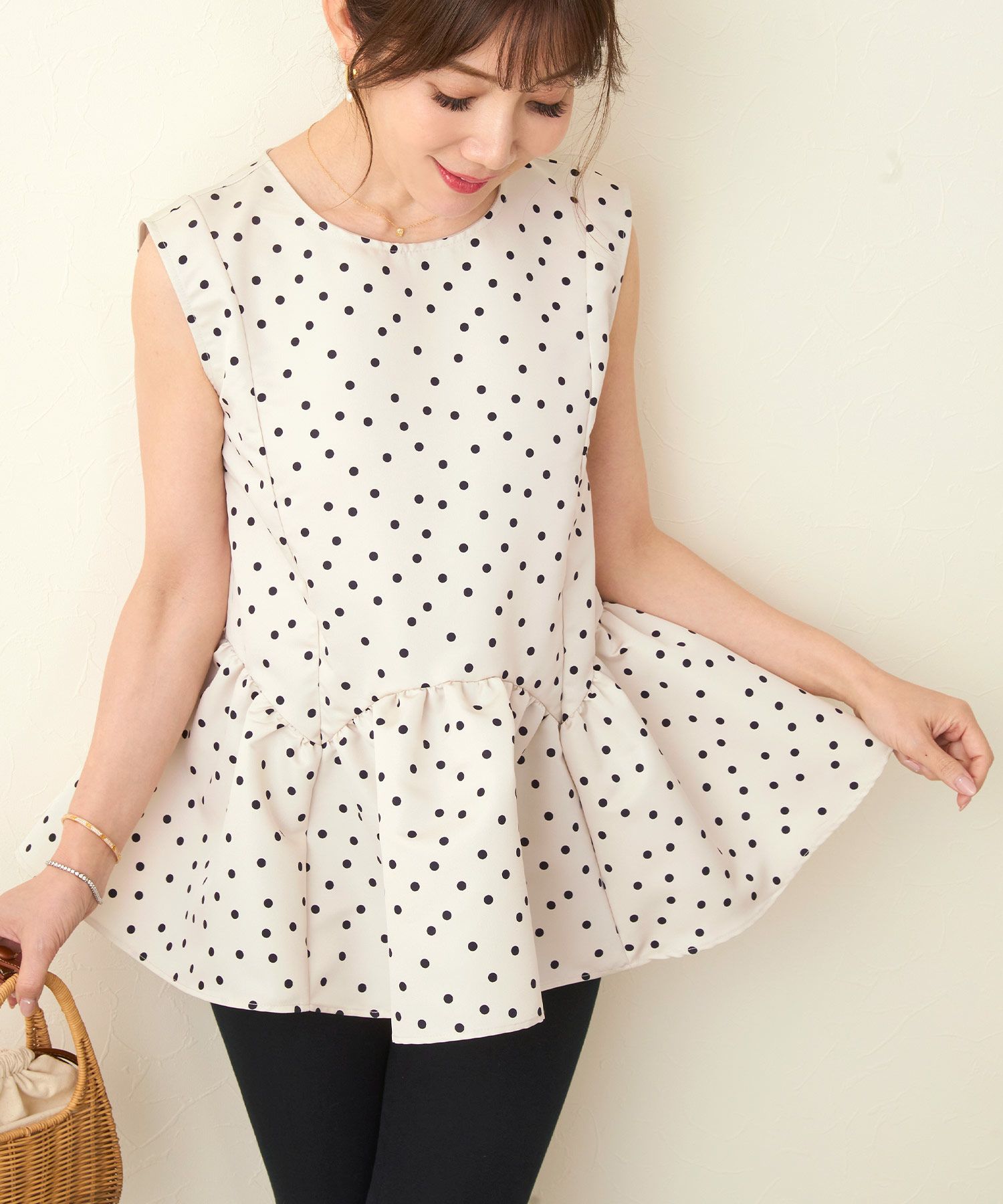 新色追加日本製ブラウスレディースオフィス無地ドット水玉おしゃれ白黒きれいめ春夏フレアエレガント可愛いジョイントスペース