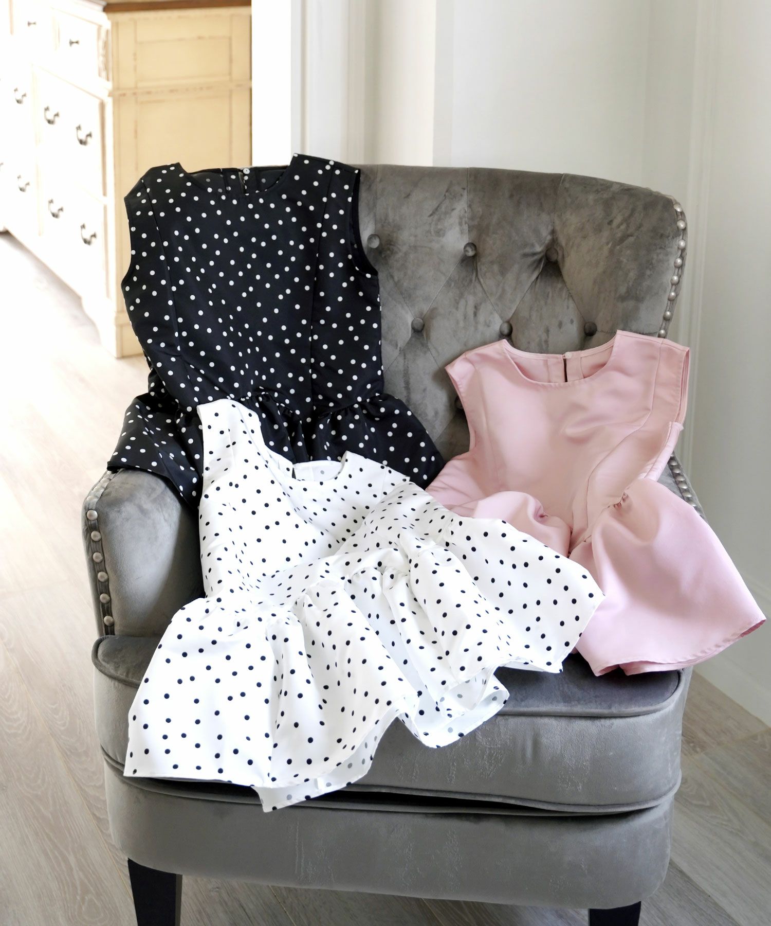 新色追加日本製ブラウスレディースオフィス無地ドット水玉おしゃれ白黒きれいめ春夏フレアエレガント可愛いジョイントスペース