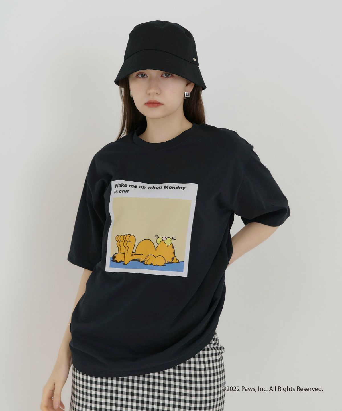LATE-SUMMER-SALE 「GARFIELD」 ユニセックスTシャツ TINA：JOJUN 全2色｜tnj511-0330【1】