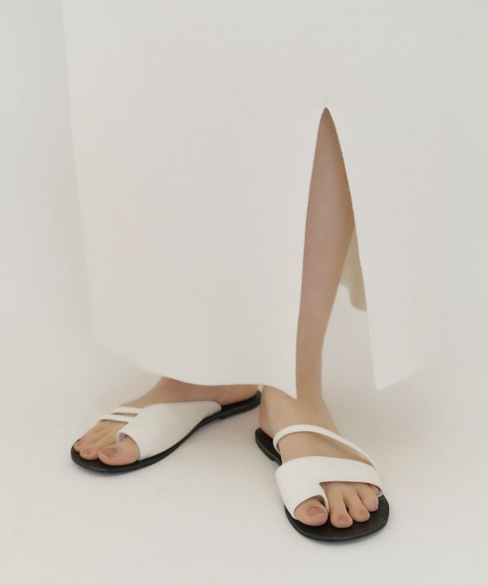 uni's room■4color アシンメトリートングサンダル SS-SS25-76 限定Price！SALE アシンメトリー フラットサンダル TINA：JOJUN