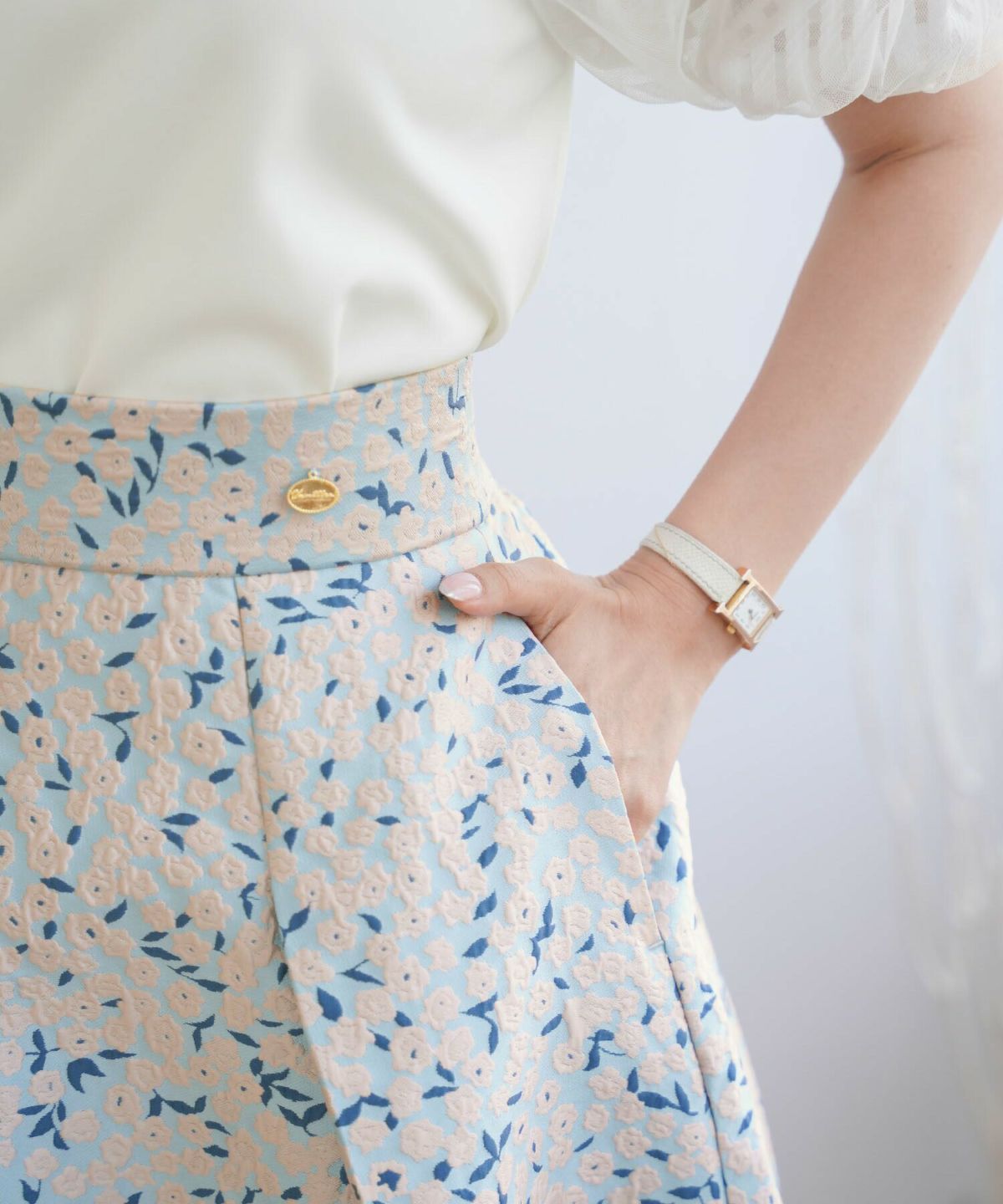 レディース/スカート/ボトムス/フレアスカート/ジャガード/花柄/刺繍/チャーム/タック/膝下/上品/エレガント/大人カワイイ/着映え