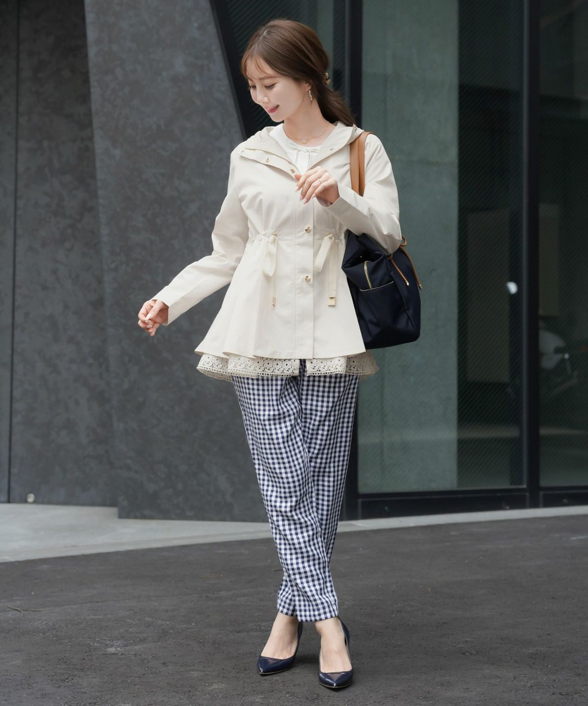 レディース/アウター/軽羽織/春コート/撥水/防水/雨具/ミドル丈/ロング丈/長袖/フード/ボタン/袖口ゴム/アイボリー/ネイビー/ブラック/上品/シンプル/レインコート/ゴールド/春/秋/雨の日/お出かけ/新色/バレンタイン/ピンク