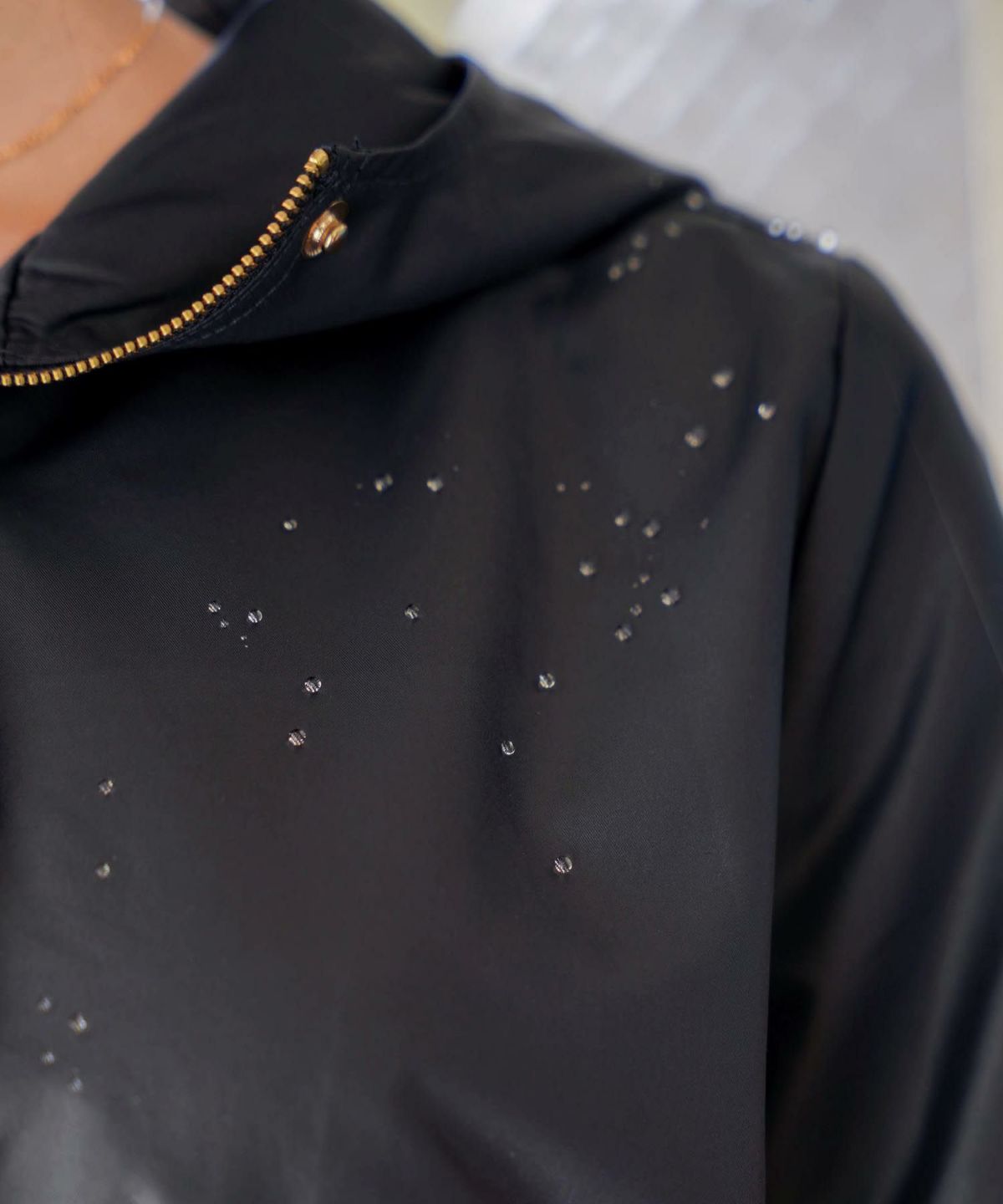 レディース/アウター/軽羽織/春コート/撥水/防水/雨具/ミドル丈/ロング丈/長袖/フード/ボタン/袖口ゴム/アイボリー/ネイビー/ブラック/上品/シンプル/レインコート/ゴールド/春/秋/雨の日/お出かけ/新色/バレンタイン/ピンク