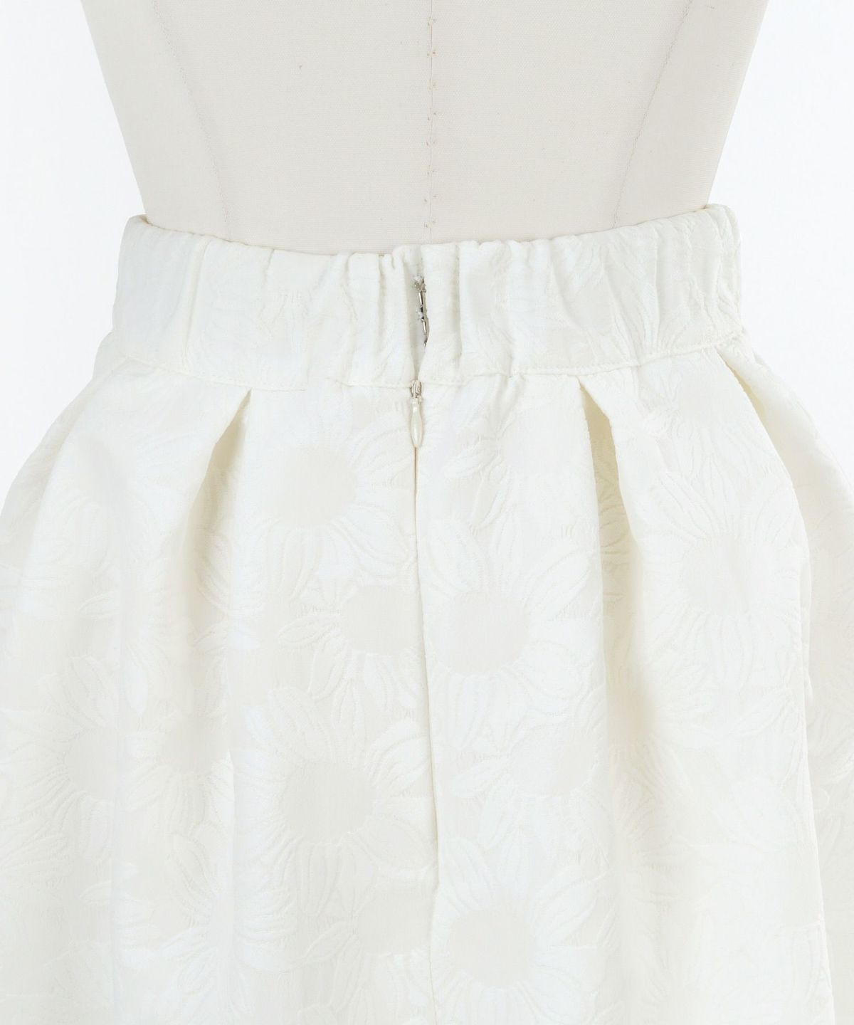 バックウエストゴム仕様/ミモレ丈/ポケット/タック入り/上品/エレガント/きれいめ/立体感/花柄/フラワー