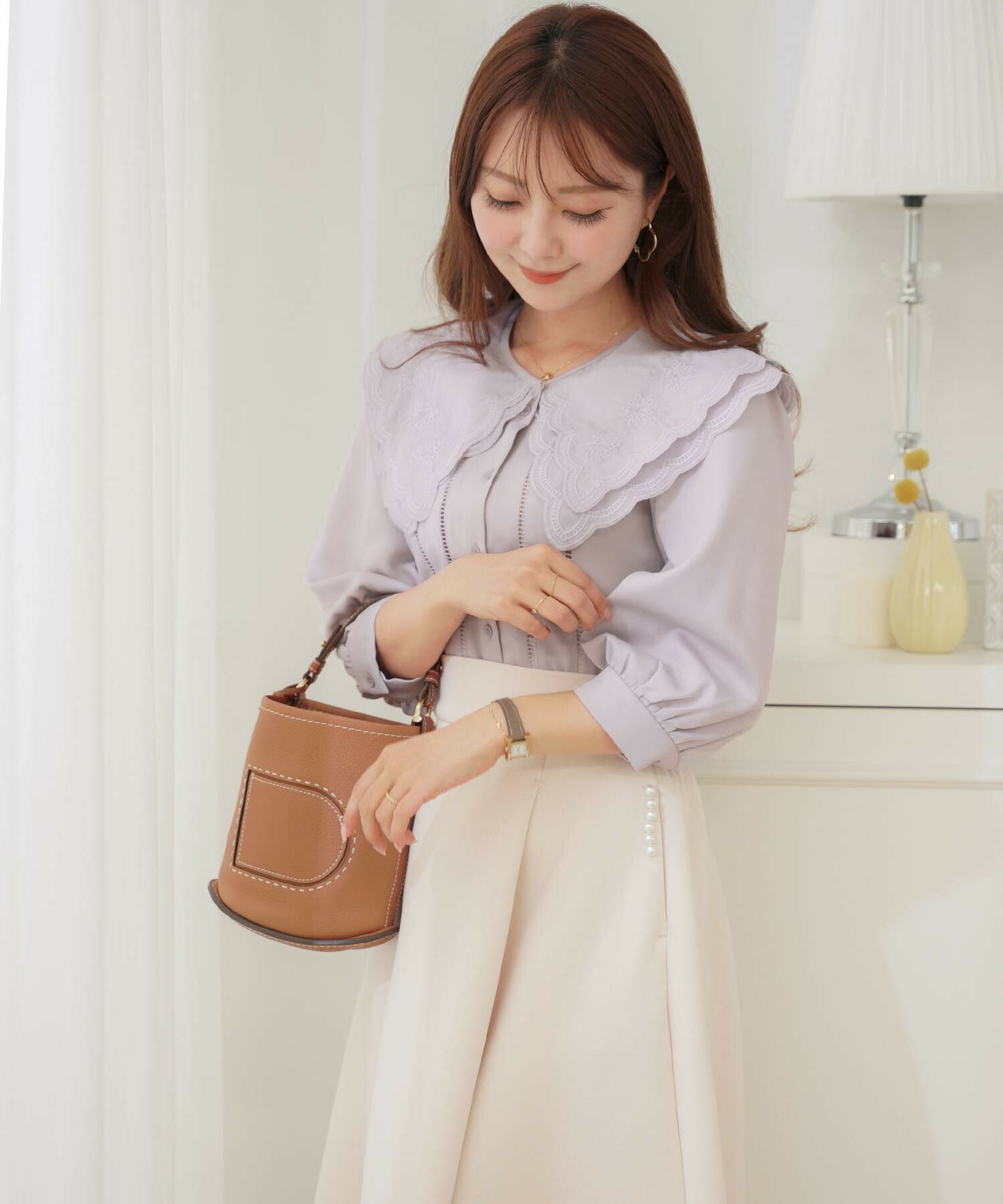 レディース/トップス/ブラウス/コットン/レース/衿/花/刺繍/ホワイト/ラベンダー/エレガント/上品/可愛い/ビック衿/ボタン