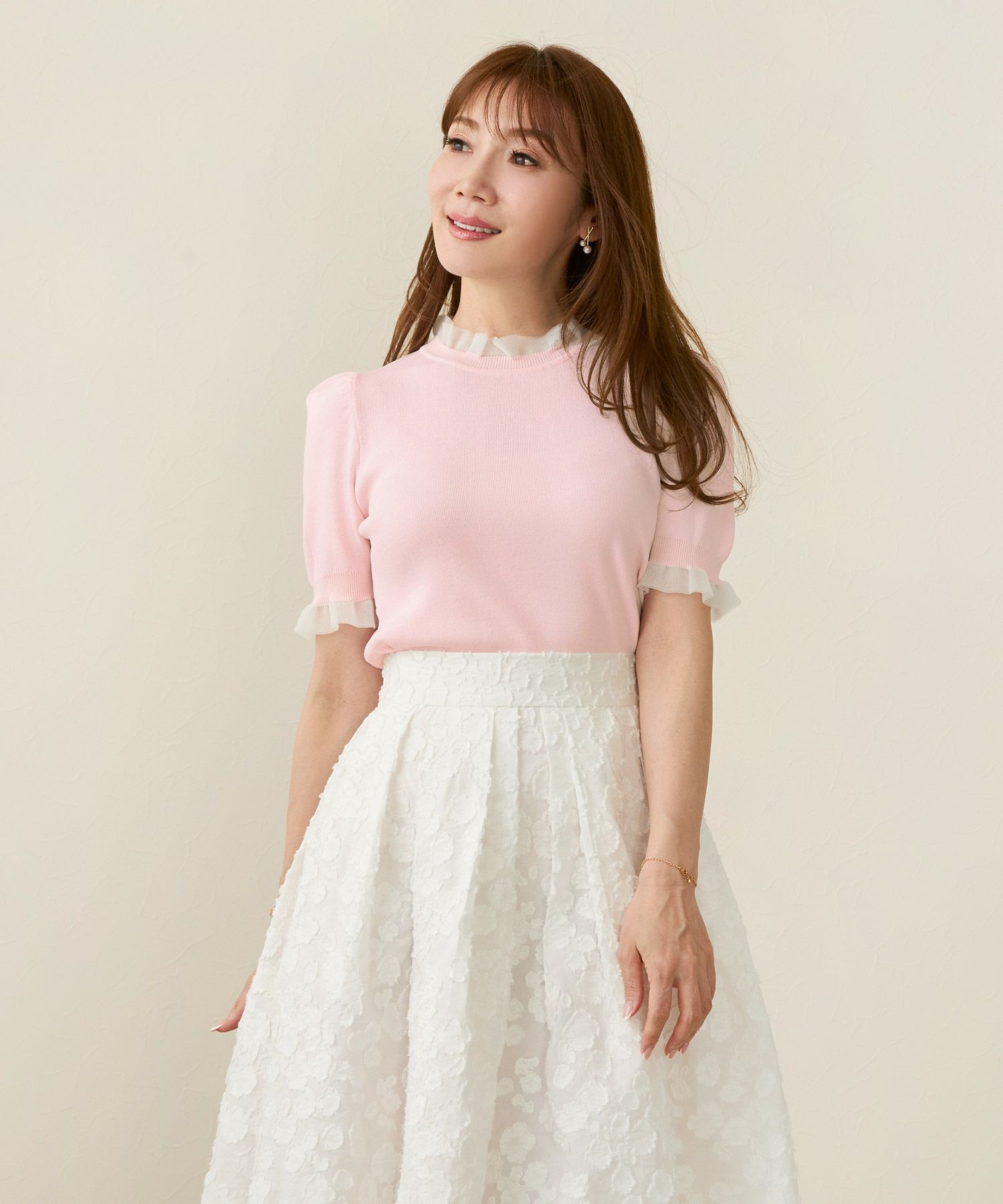 新色追加/手洗い可 サマーニット 洗える 半袖 フリル 服 襟付き ファッション 春夏 秋 トップス レディース 白黒 大人 きれいめ ジョイントスペース