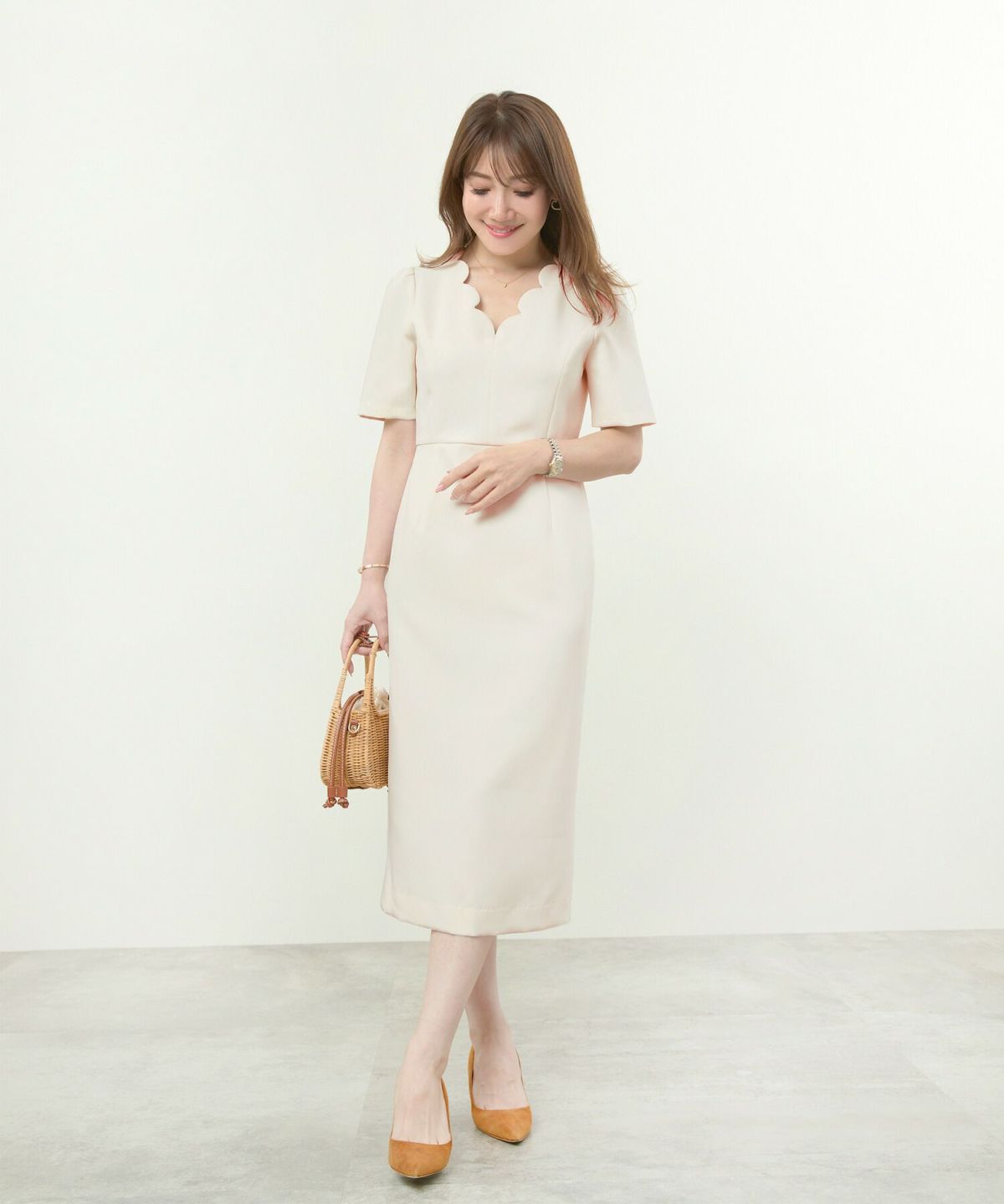手洗い可/Vネック/半袖/膝下丈/スリット入り/上品/綺麗め/Iライン/きれいめ/フェミニン/スカラップカット