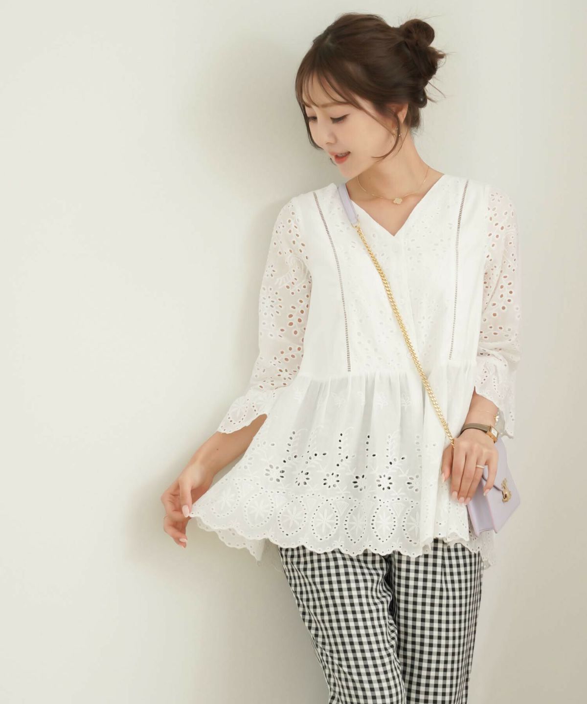 レディース/トップス/ブラウス/チュニック/長袖/7分袖/スカラップ/コットン/シャツ/綿/Vネック/開襟/フレア/ペプラム/春/夏/秋/エレガント/カジュアル/フェミニン/上品/オフィスカジュアル/通勤/お出かけ