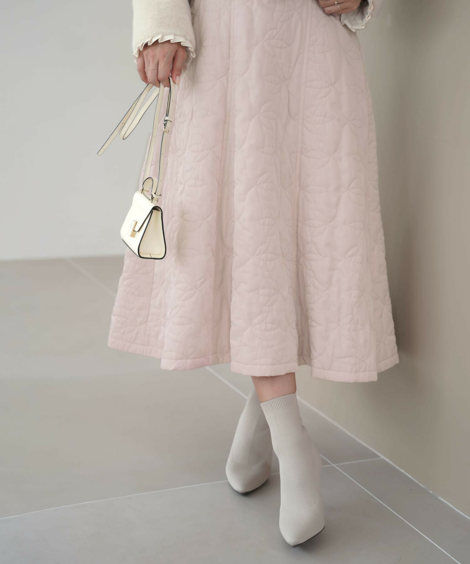 レディース/スカート/キルティング/中綿/フレア/ロング/ポケット/花柄/ステッチ/上品/エレガント/フェミニン/秋/冬/春/ハイウエスト/切替/お出かけ/ディズニー/クリスマス/デート/モード/グレージュ/ピンク/ブラック