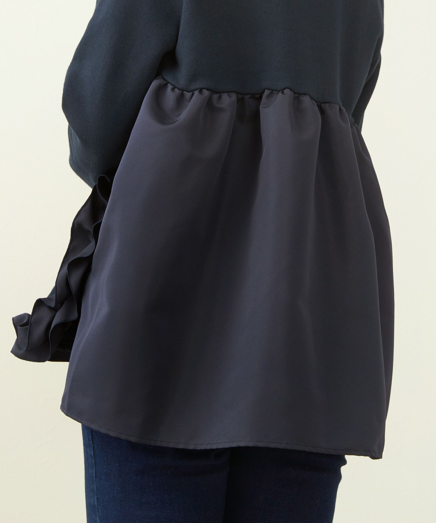 手洗い可/長袖/フリル/サイドラウンドスリット/バックフレア/異素材切り替え/トップス/カットソー/大人可愛い