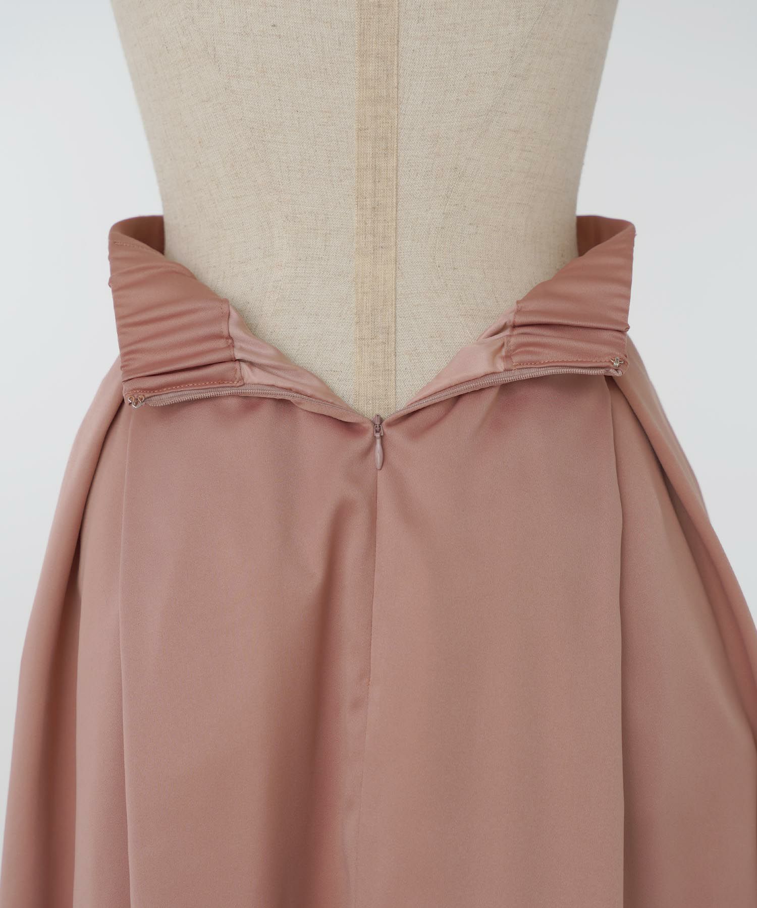 スカート/フレアシルエット/マットサテン/微光沢/ロングスカート/秋/冬/ホリデー/アイボリー/ピンクベージュ/レッド