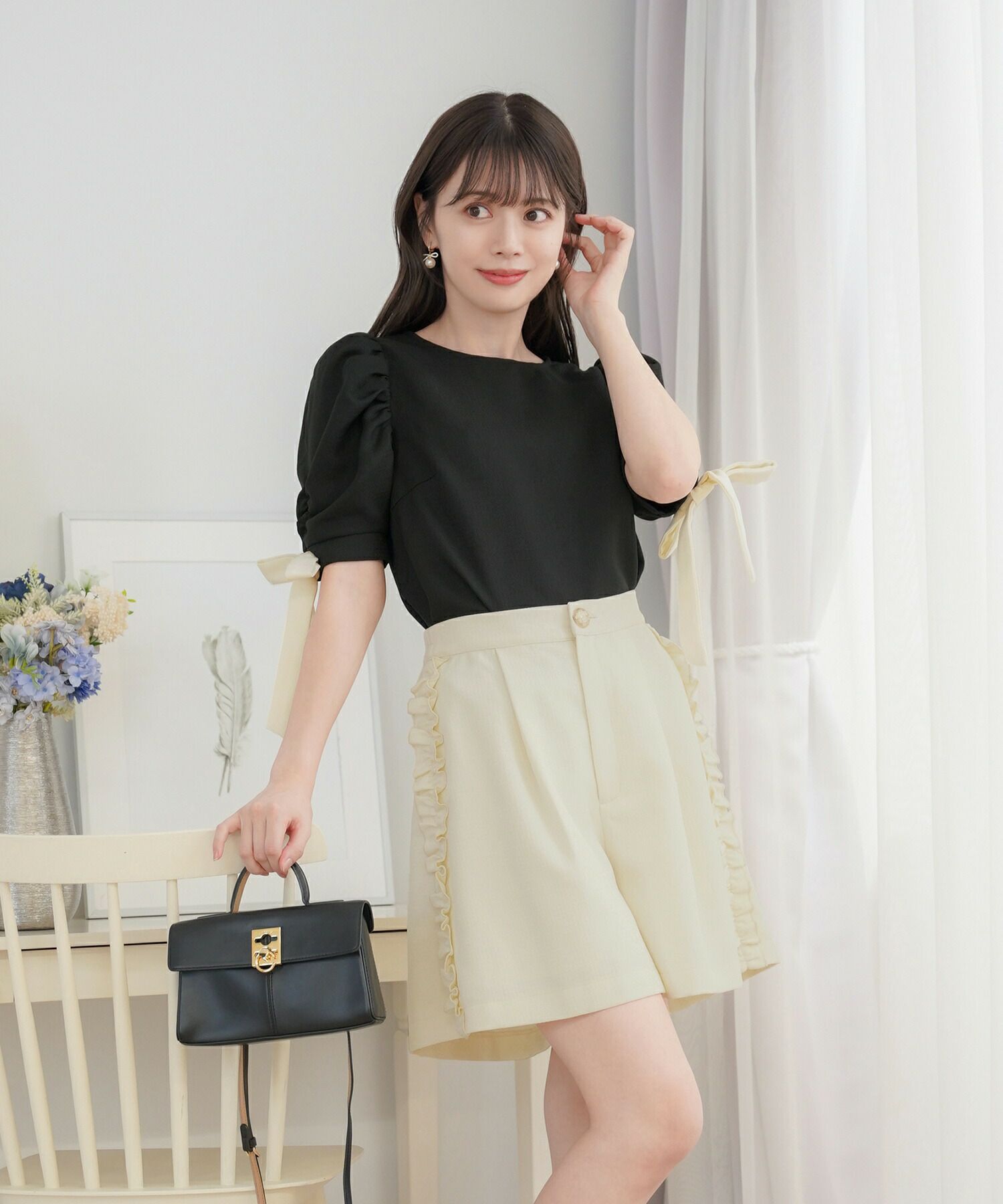 レディース/トップス/ブラウス/クルーネック/ギャザー/袖リボン/リボン/シンプル/着回し/春/夏/フェミニン/上品/エレガント/オフィススタイル/ホワイト/ラベンダー/ブラック/ブラック×アイボリー