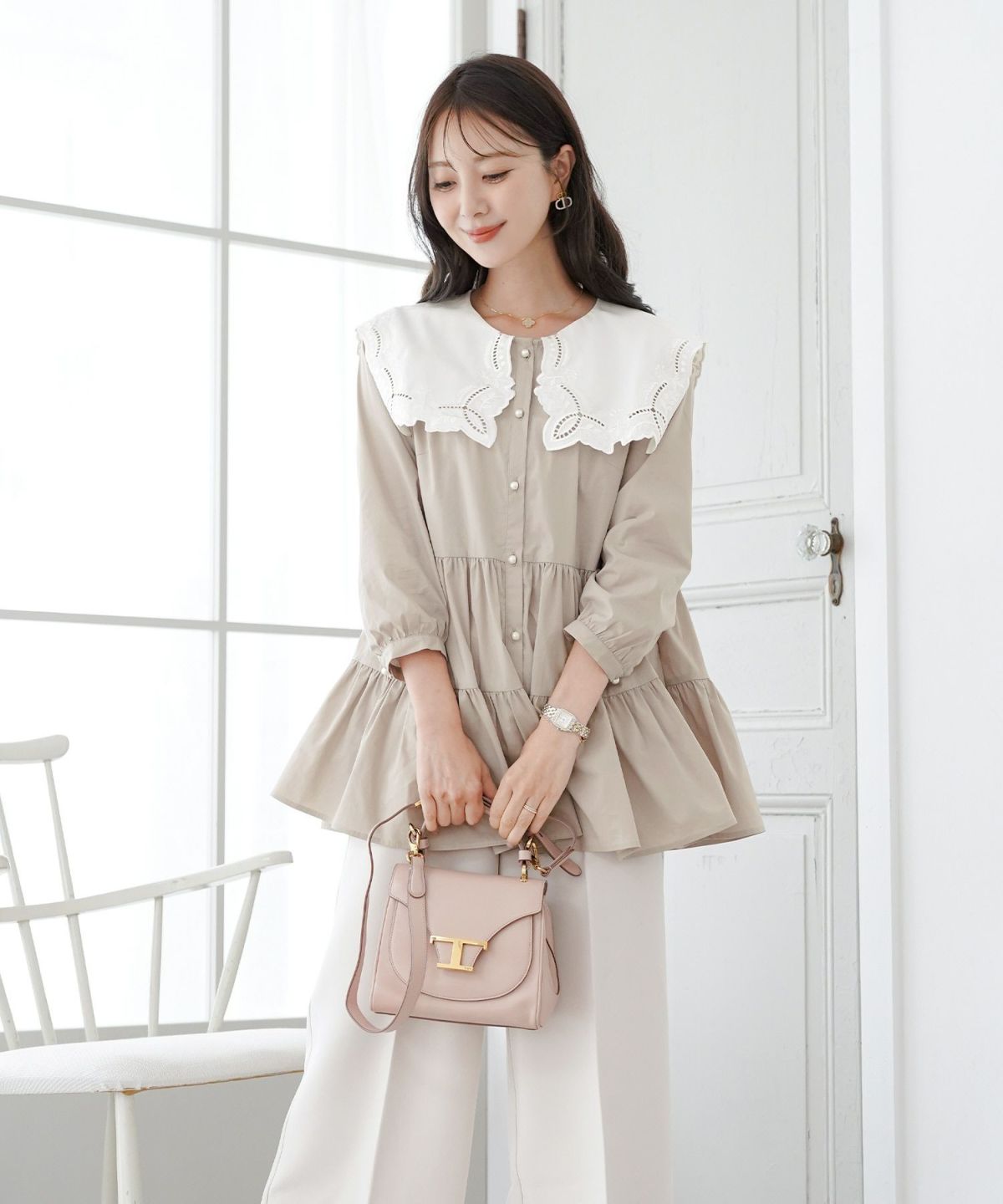 レディース/トップス/ブラウス/チュニックブラウス/ティアード/セーラーカラー/セーラー襟/襟/刺繍/花柄/7分袖/春/夏/着こなし/着回し/パール/ボタン/ホワイト/フェミニン/上品/可愛い/20代/30代/新色/ピンクベージュ/ネイビー/チャコール/きれいめ/配色