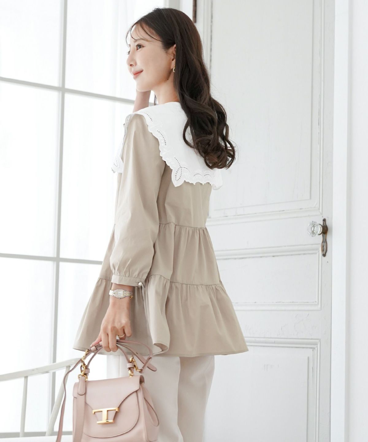 レディース/トップス/ブラウス/チュニックブラウス/ティアード/セーラーカラー/セーラー襟/襟/刺繍/花柄/7分袖/春/夏/着こなし/着回し/パール/ボタン/ホワイト/フェミニン/上品/可愛い/20代/30代/新色/ピンクベージュ/ネイビー/チャコール/きれいめ/配色