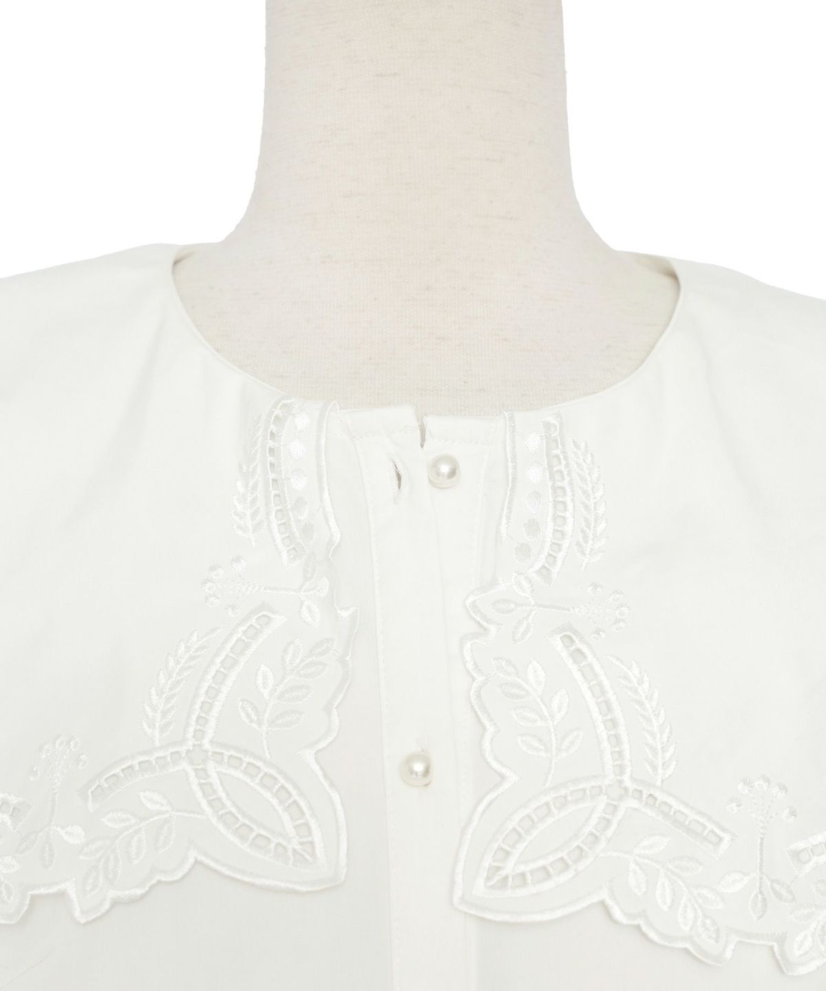 レディース/トップス/ブラウス/チュニックブラウス/ティアード/セーラーカラー/セーラー襟/襟/刺繍/花柄/7分袖/春/夏/着こなし/着回し/パール/ボタン/ホワイト/フェミニン/上品/可愛い/20代/30代/新色/ピンクベージュ/ネイビー/チャコール/きれいめ/配色