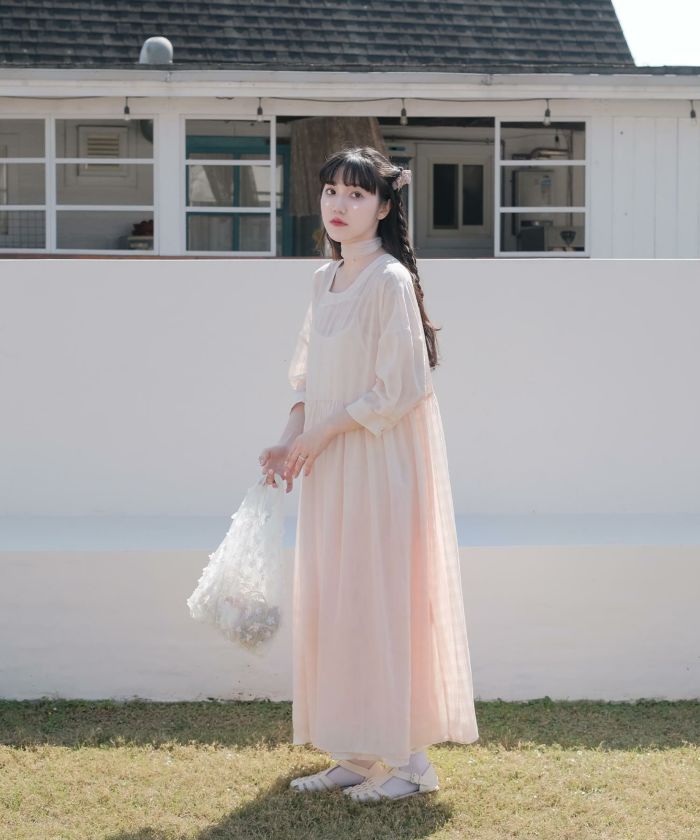 Poppy アシンメトリーフレア 半袖ワンピース グレー MERCURYDUO（マーキュリーデュオ）の「花柄バックレースアップ