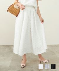 キャッチコピースカートロング2024素材生地おすすめエレガントかわいいシルバーグレー白黒フレア長い春ふわふわジョイントスペース