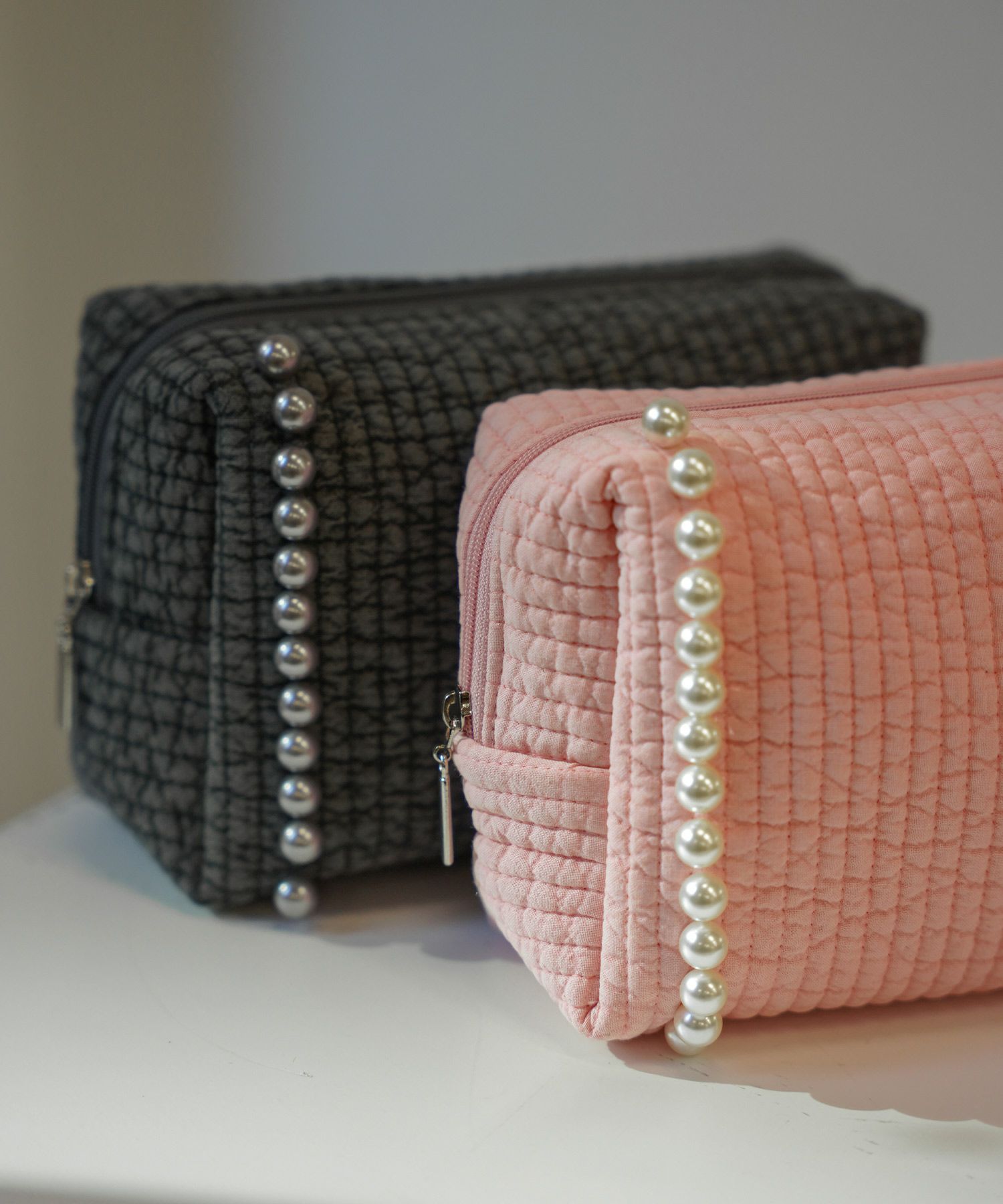レディース/ポーチ/パール/ヌビ/春/夏/秋/冬/トラベルポーチ/オムツポーチ/ブラック/アイボリー/グレー