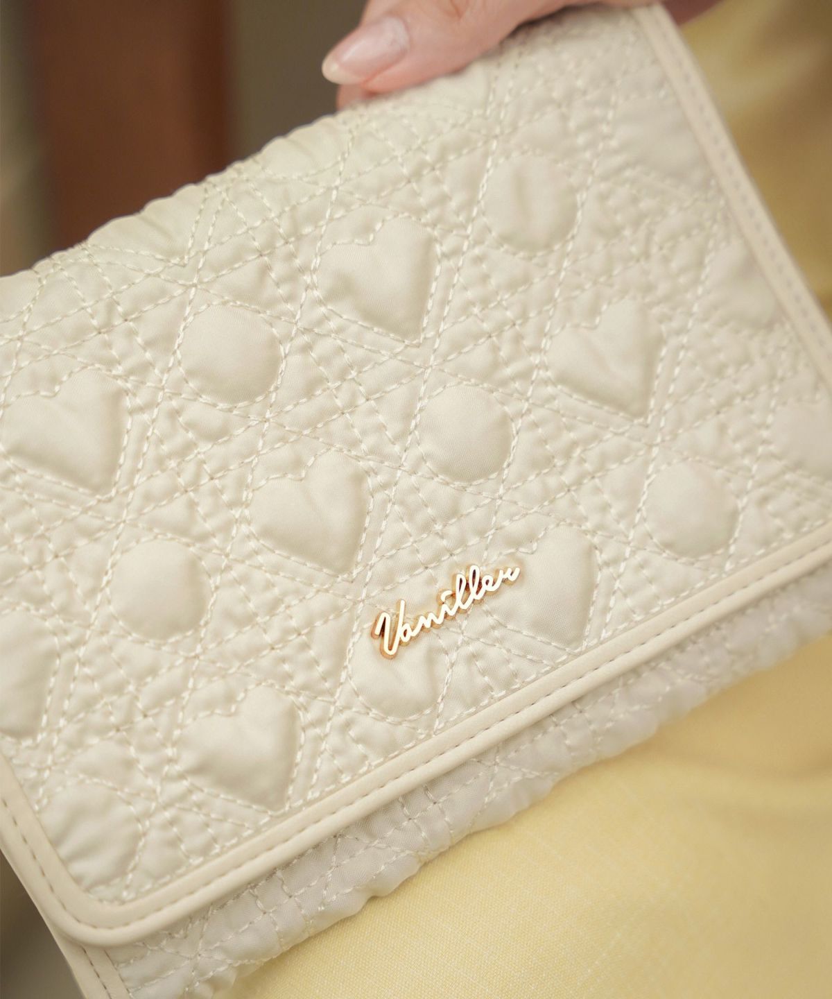 レディース/収納/マルチケース/母子手帳ケース/ハート/キルティング/かわいい/B6/オリジナル/軽い/チャーム/ゴールド/パスポートケース/通帳ケース/通院ケース/ママ/ポーチ/チケット入れ/カード/ピンク/ホワイト/オールシーズン/新色/女の子/男の子/赤ちゃん/出産前準備/産後