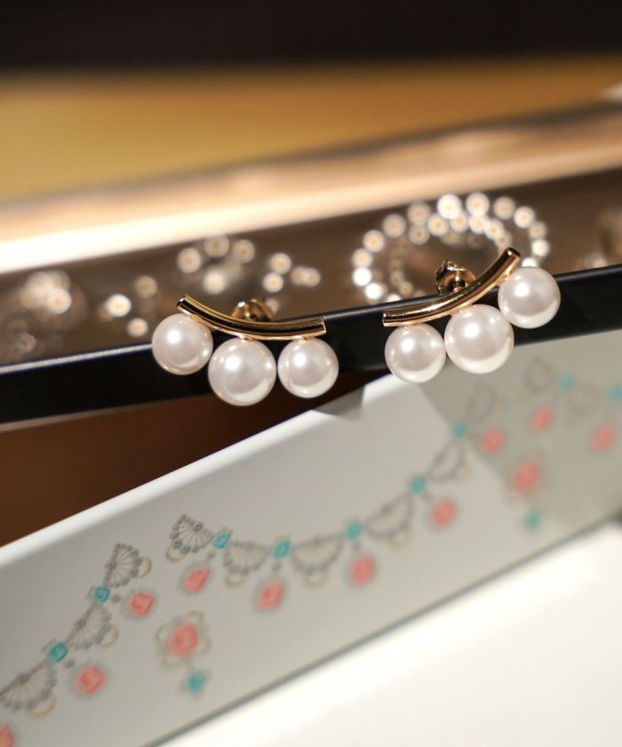 スリー パール ピアス Three Pearl Pierce