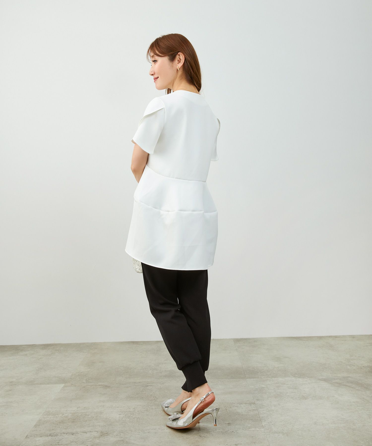 手洗い可ブラウスレディースおしゃれオフィス白黒半袖かわいい春夏インしない薄手襟なしジョイントスペース