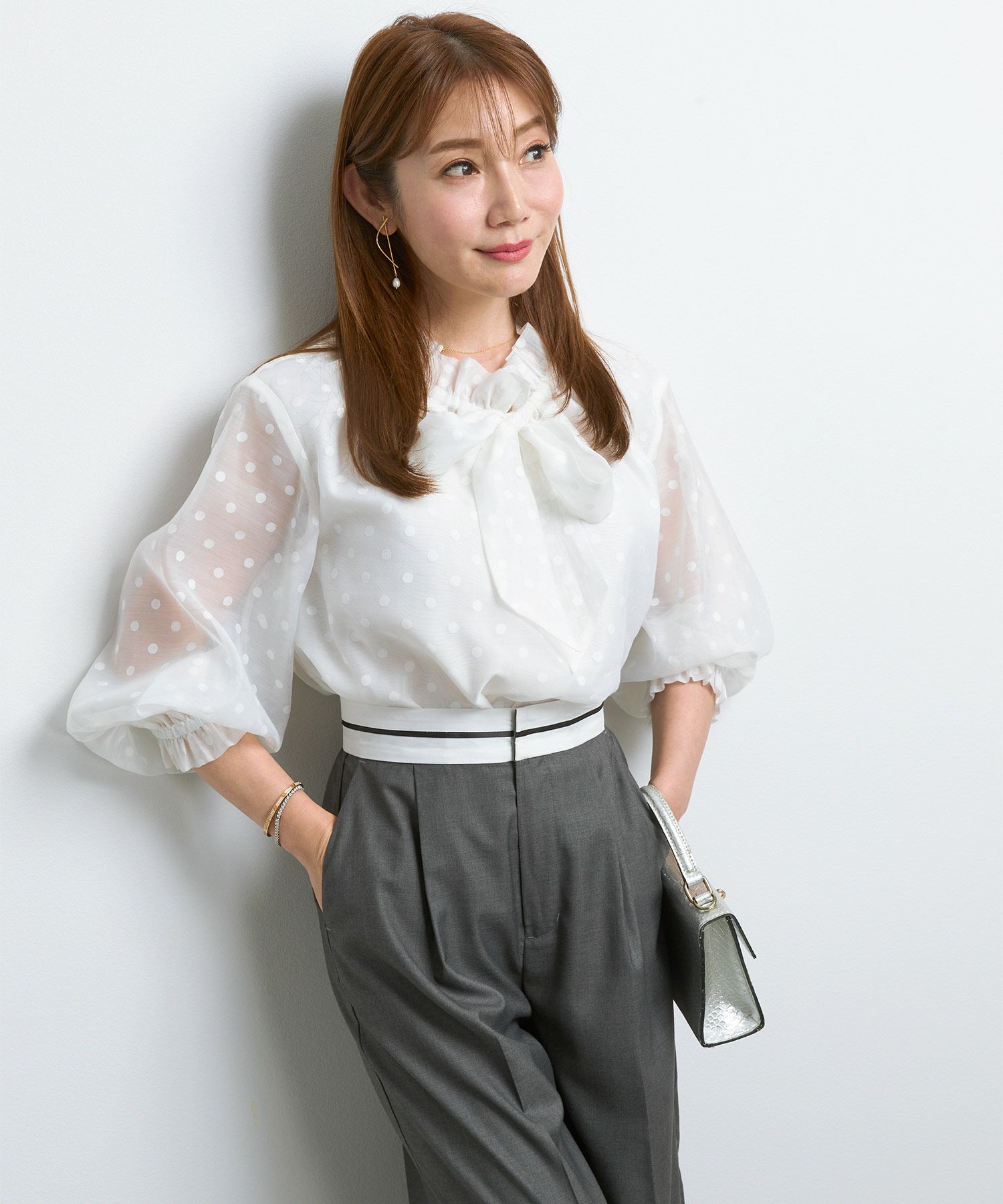 手洗い可トップスレディースブラウスシアー素材ドットおしゃれかわいい大人長い丈白黒ジョイントスペース