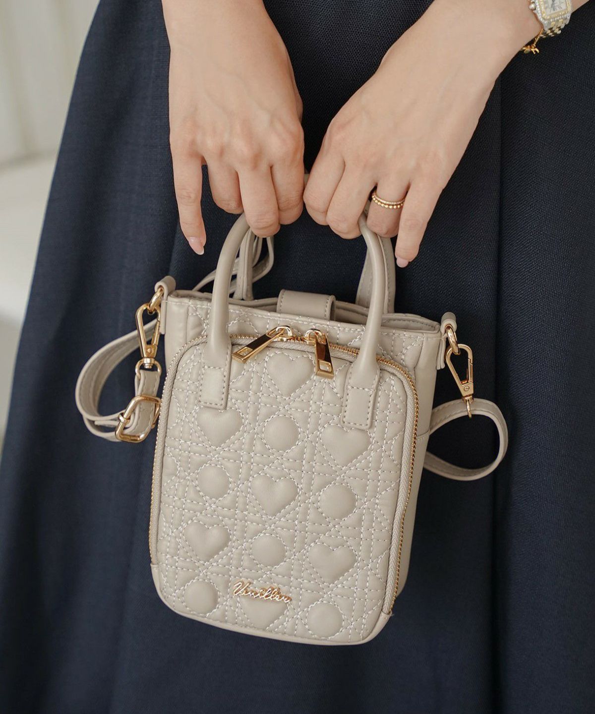 レディース/小物/グッズ/バッグ/スクエア/ショルダーバッグ/ポシェットバッグ/ハート/シリーズ/キルティング/オールシーズン/レザー/合皮/収納/仕分け/持ち手/ゴールド/ピンク/ストロベリーミルク/アイボリー/ブラック/旅行/お出かけ/おしゃれバッググレージュ新色