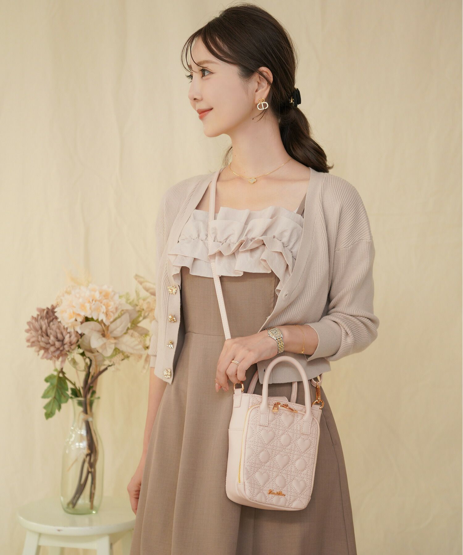 レディース/小物/グッズ/バッグ/スクエア/ショルダーバッグ/ポシェットバッグ/ハート/シリーズ/キルティング/オールシーズン/レザー/合皮/収納/仕分け/持ち手/ゴールド/ピンク/ストロベリーミルク/アイボリー/ブラック/旅行/お出かけ/おしゃれバッググレージュ新色