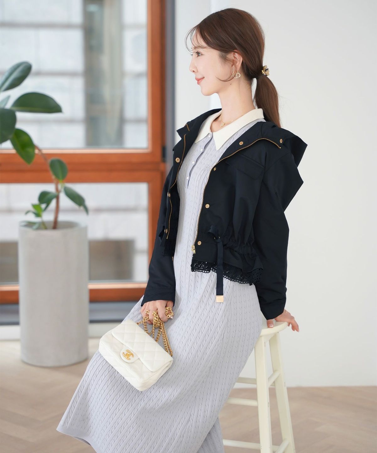 レディース/アウター/軽羽織/春コート/秋コート/撥水/防水/雨具/ショート丈/ミドル丈/長袖/フード/ボタン/袖口ゴム/アイボリー/ネイビー/ブラック/上品/シンプル/レインコート/ゴールド/春/秋/雨の日/お出かけ/新色/バレンタイン/ピンクブルーグレー/サックス/春カラー/梅雨