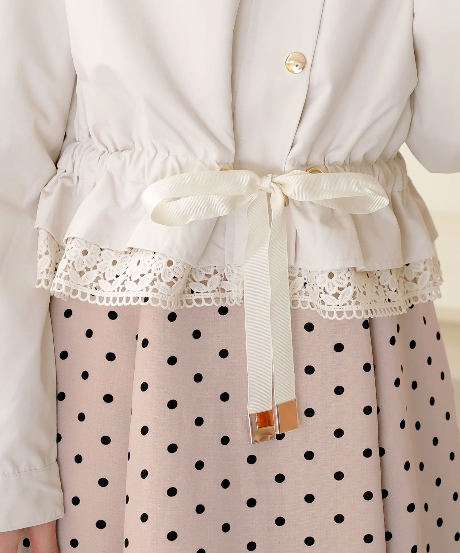 レディース/アウター/軽羽織/春コート/秋コート/撥水/防水/雨具/ショート丈/ミドル丈/長袖/フード/ボタン/袖口ゴム/アイボリー/ネイビー/ブラック/上品/シンプル/レインコート/ゴールド/春/秋/雨の日/お出かけ/新色/バレンタイン/ピンクブルーグレー/サックス/春カラー/梅雨