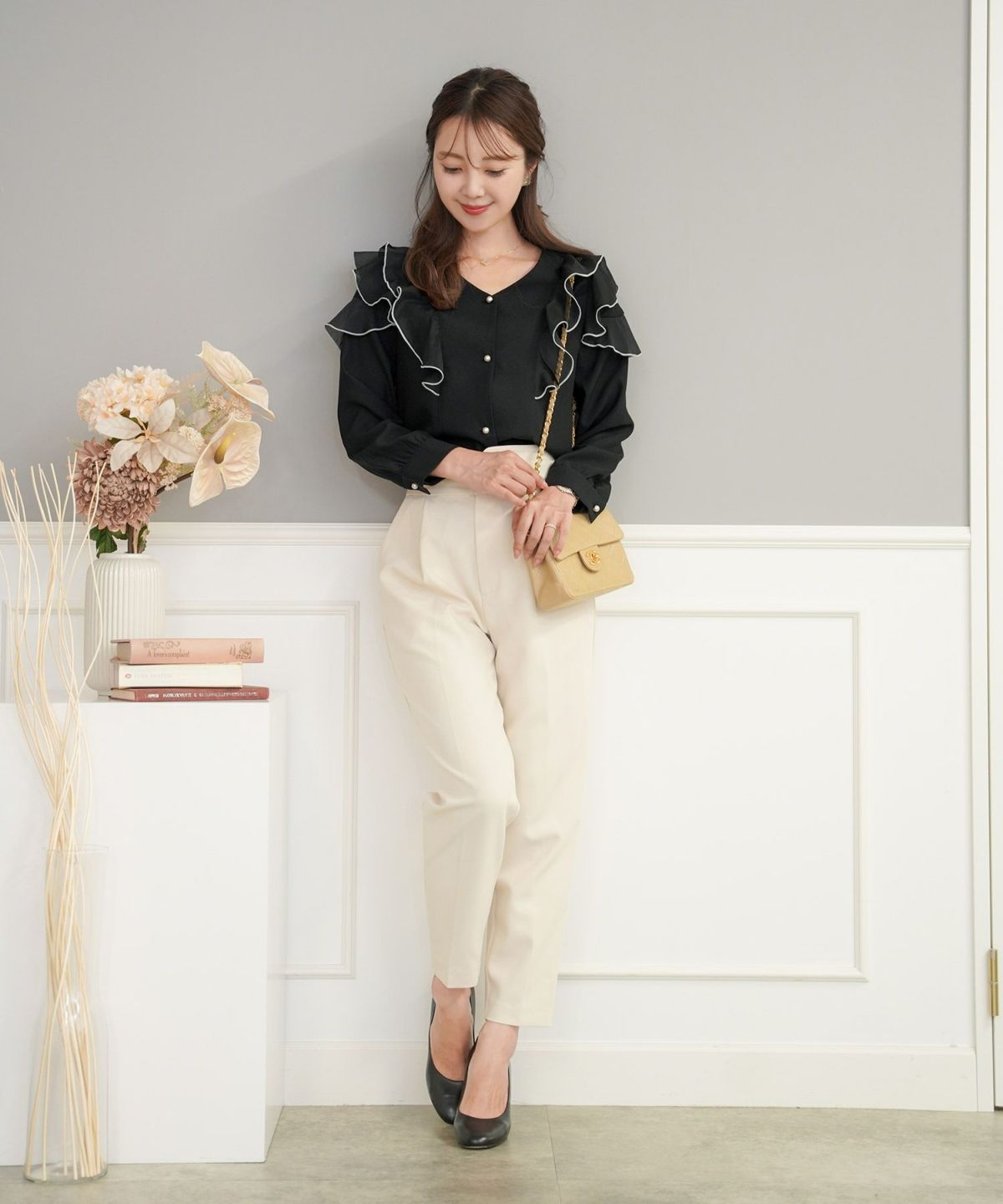 レディース/トップス/ブラウス/フリル/前あき/メロー/配色/バイカラー/長袖/vネック/フェミニン/エレガント/上品/かわいい/シンプル/ホワイト/ブラック