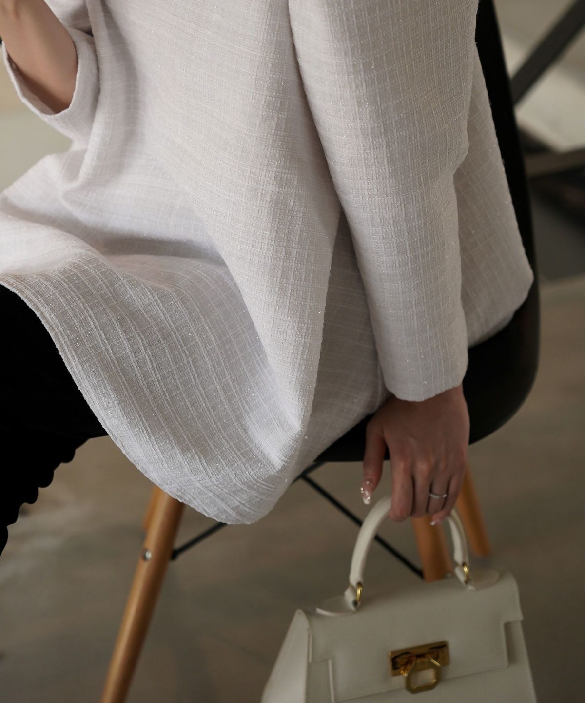 V開き チュニック Aライン ラメ オフィス オケージョン/ホワイト/アイスブルー/M