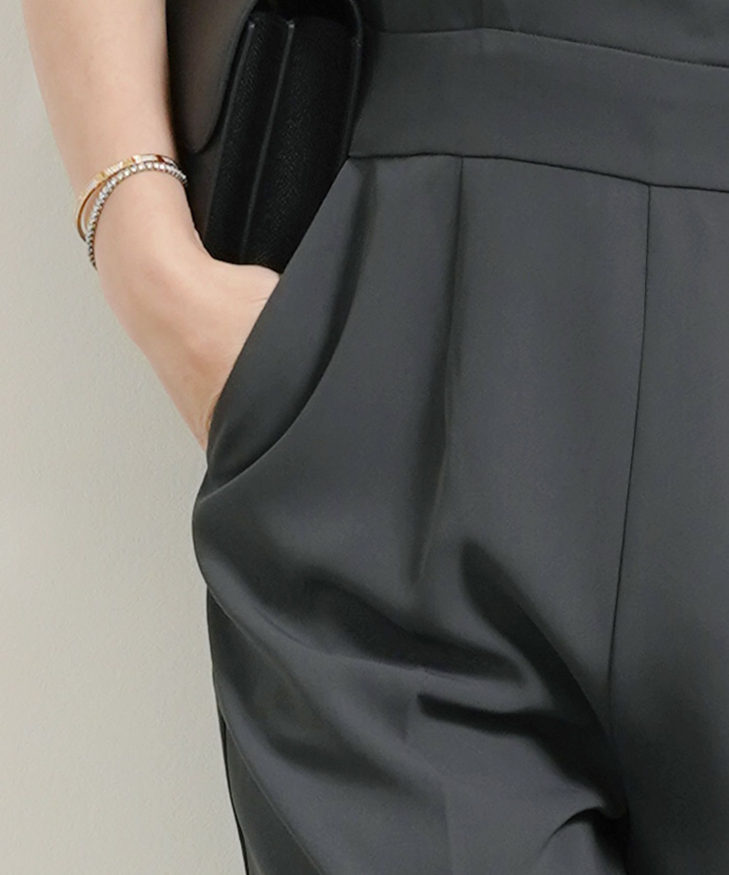 手洗い可 サロペットパンツ レディース きれいめ おしゃれ 黒 春秋冬 ウエスト絞り ゴム 大人 オフィス かわいい ジョイントスペース