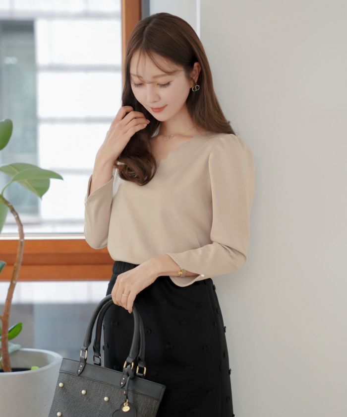 レディース/カットソー/トップス/Tシャツ/もっちり/8分袖/長袖/スカラップ/ギャザー/スリット/アイボリー/ブラック/ネイビー/カジュアル/エレガント/上品/オフィスカジュアル/オフィススタイル/新色/ピンク/くすみピンク/ピーチピンク/ピンクベージュ