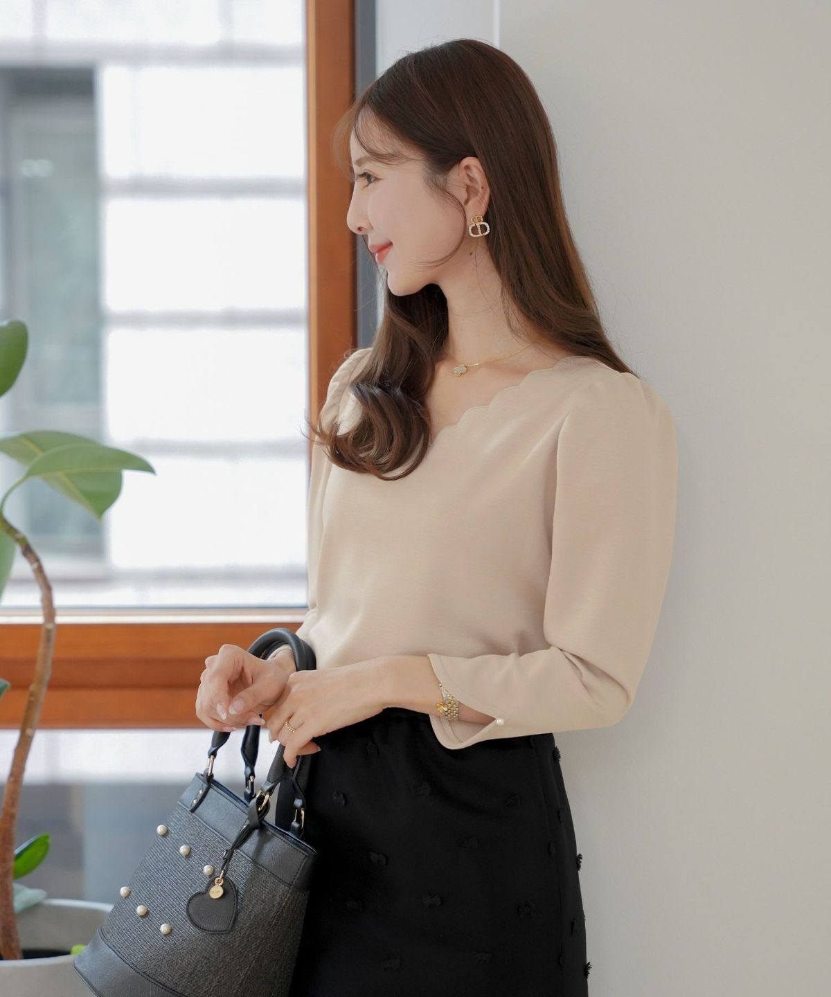 レディース/カットソー/トップス/Tシャツ/もっちり/8分袖/長袖/スカラップ/ギャザー/スリット/アイボリー/ブラック/ネイビー/カジュアル/エレガント/上品/オフィスカジュアル/オフィススタイル/新色/ピンク/くすみピンク/ピーチピンク/ピンクベージュ